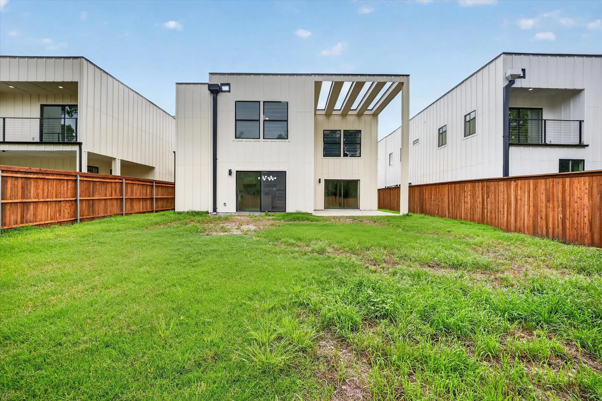 Single Family Residence For Sale in Dallas County , 115 Rolston Road, Irving, Texas 75060, 3 Bedroom, 3 Bathroom, 2 Garage spaces, 2,759 Sqft, built in 2024, mls#21297186, Real Estate Agent in Irving, Homes For Sale in Dallas county, Homes For Sale in Irving, Realtor in Irving Texas, Real Estate Brokerage Independent Realty Texas, Luminita Cordes Realtor