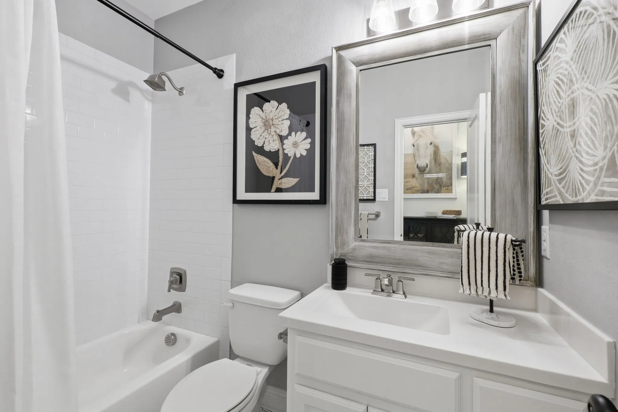 Single Family Residence For Sale in Denton County , 1112 Homestead Way, Argyle, Texas 76226, 4 Bedroom, 3 Bathroom, 2 Garage spaces, 2,969 Sqft, built in 2017, mls#21295343, Real Estate Agent in Argyle, Homes For Sale in Denton county, Homes For Sale in Argyle, Realtor in Argyle Texas, Real Estate Brokerage Independent Realty Texas, Luminita Cordes Realtor