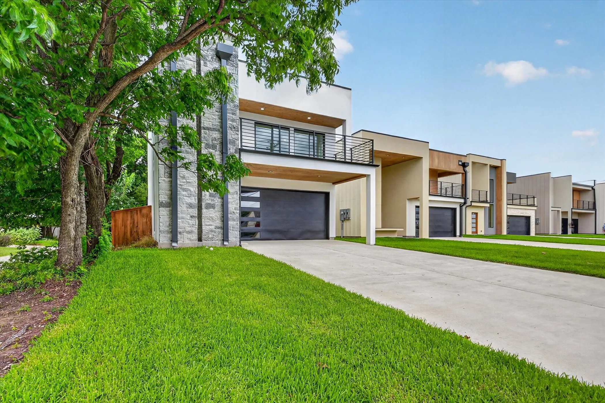 Single Family Residence For Sale in Dallas County , 119 Rolston Road, Irving, Texas 75060, 3 Bedroom, 3 Bathroom, 2 Garage spaces, 3,090 Sqft, built in 2024, mls#21297210, Real Estate Agent in Irving, Homes For Sale in Dallas county, Homes For Sale in Irving, Realtor in Irving Texas, Real Estate Brokerage Independent Realty Texas, Luminita Cordes Realtor