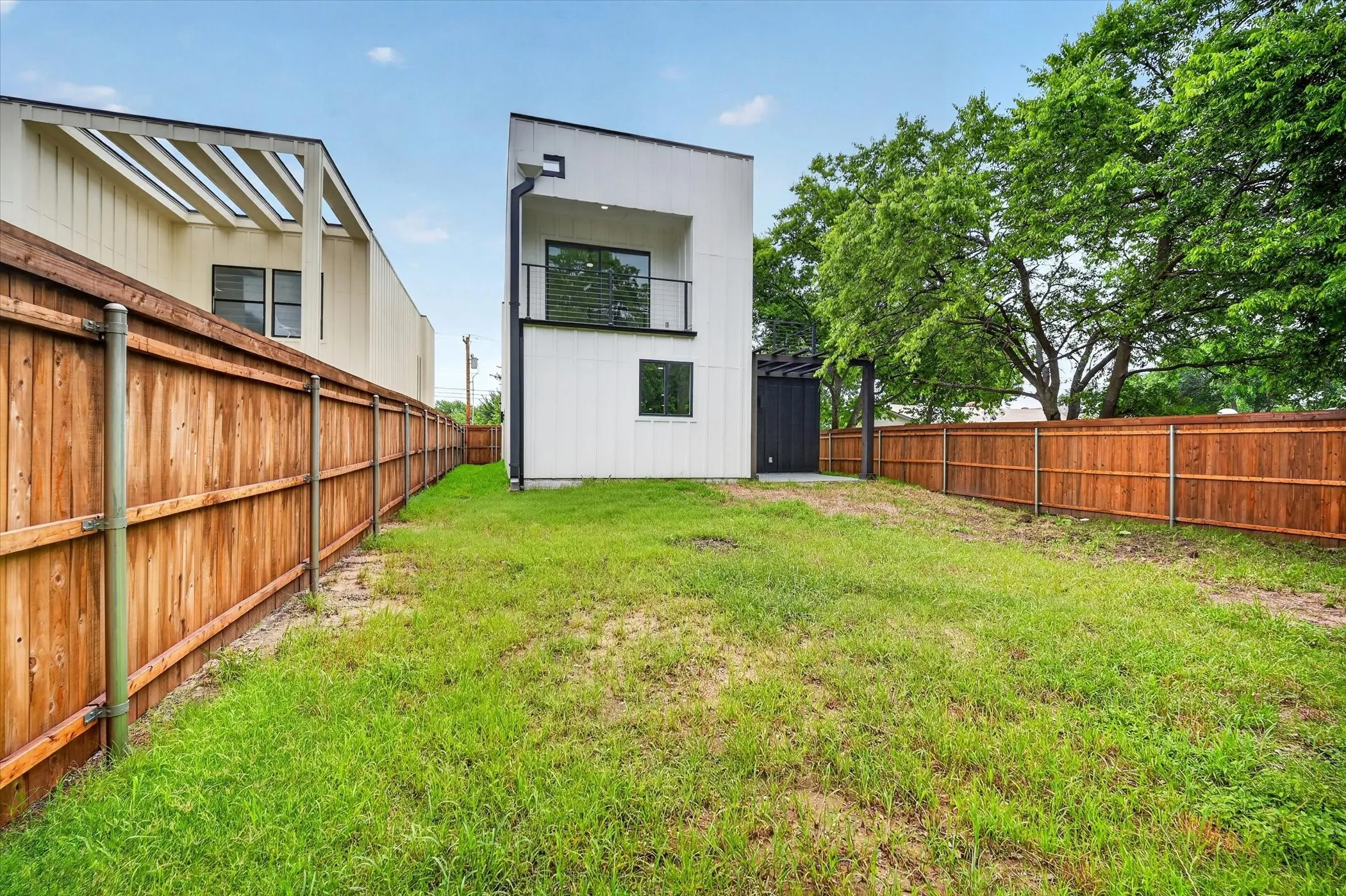Single Family Residence For Sale in Dallas County , 119 Rolston Road, Irving, Texas 75060, 3 Bedroom, 3 Bathroom, 2 Garage spaces, 3,090 Sqft, built in 2024, mls#21297210, Real Estate Agent in Irving, Homes For Sale in Dallas county, Homes For Sale in Irving, Realtor in Irving Texas, Real Estate Brokerage Independent Realty Texas, Luminita Cordes Realtor