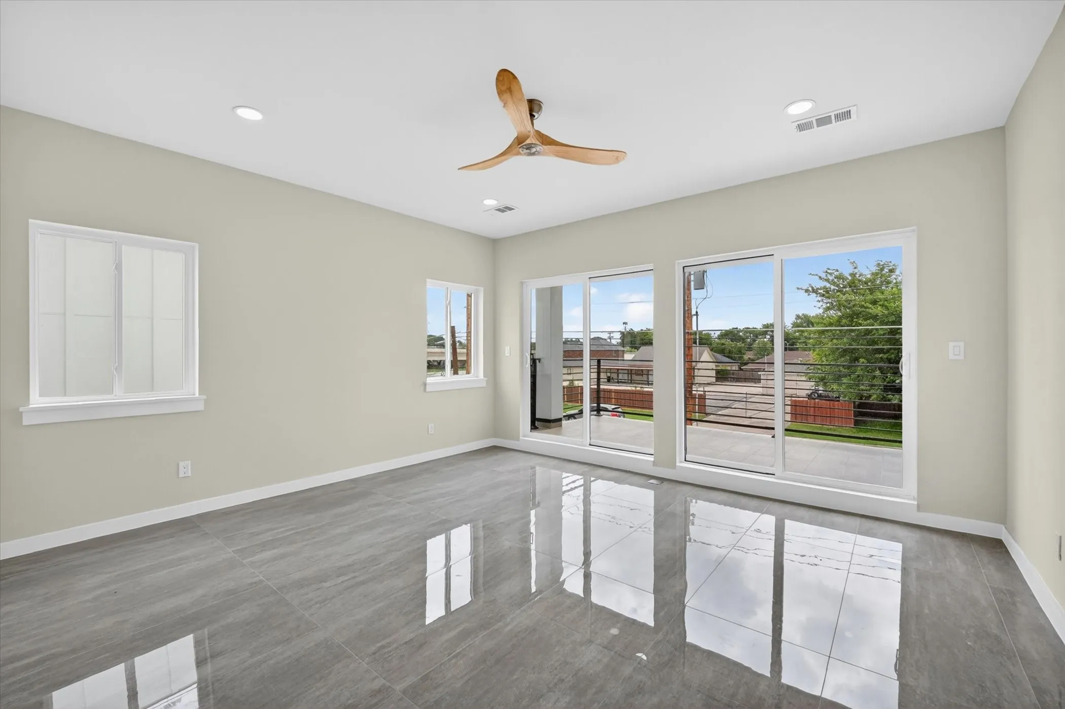 Single Family Residence For Sale in Dallas County , 119 Rolston Road, Irving, Texas 75060, 3 Bedroom, 3 Bathroom, 2 Garage spaces, 3,090 Sqft, built in 2024, mls#21297210, Real Estate Agent in Irving, Homes For Sale in Dallas county, Homes For Sale in Irving, Realtor in Irving Texas, Real Estate Brokerage Independent Realty Texas, Luminita Cordes Realtor