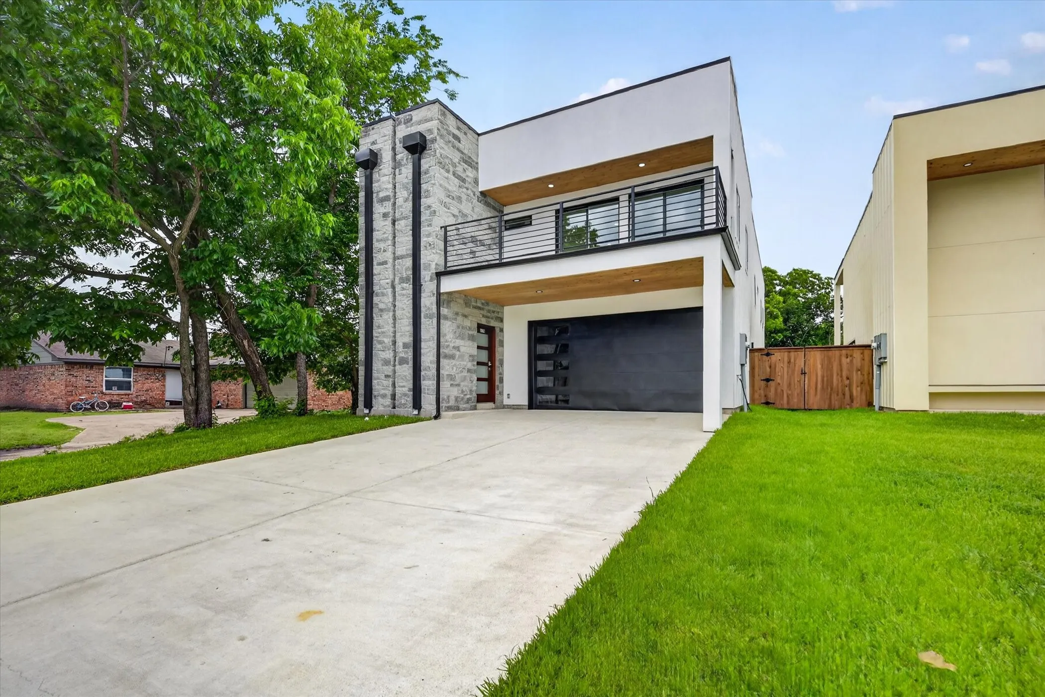 Single Family Residence For Sale in Dallas County , 119 Rolston Road, Irving, Texas 75060, 3 Bedroom, 3 Bathroom, 2 Garage spaces, 3,090 Sqft, built in 2024, mls#21297210, Real Estate Agent in Irving, Homes For Sale in Dallas county, Homes For Sale in Irving, Realtor in Irving Texas, Real Estate Brokerage Independent Realty Texas, Luminita Cordes Realtor
