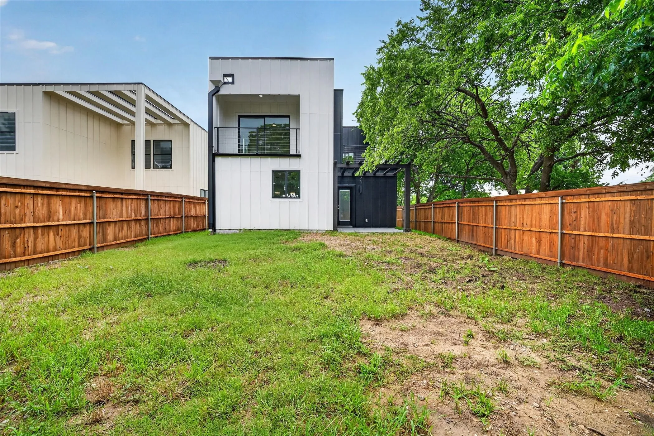 Single Family Residence For Sale in Dallas County , 119 Rolston Road, Irving, Texas 75060, 3 Bedroom, 3 Bathroom, 2 Garage spaces, 3,090 Sqft, built in 2024, mls#21297210, Real Estate Agent in Irving, Homes For Sale in Dallas county, Homes For Sale in Irving, Realtor in Irving Texas, Real Estate Brokerage Independent Realty Texas, Luminita Cordes Realtor