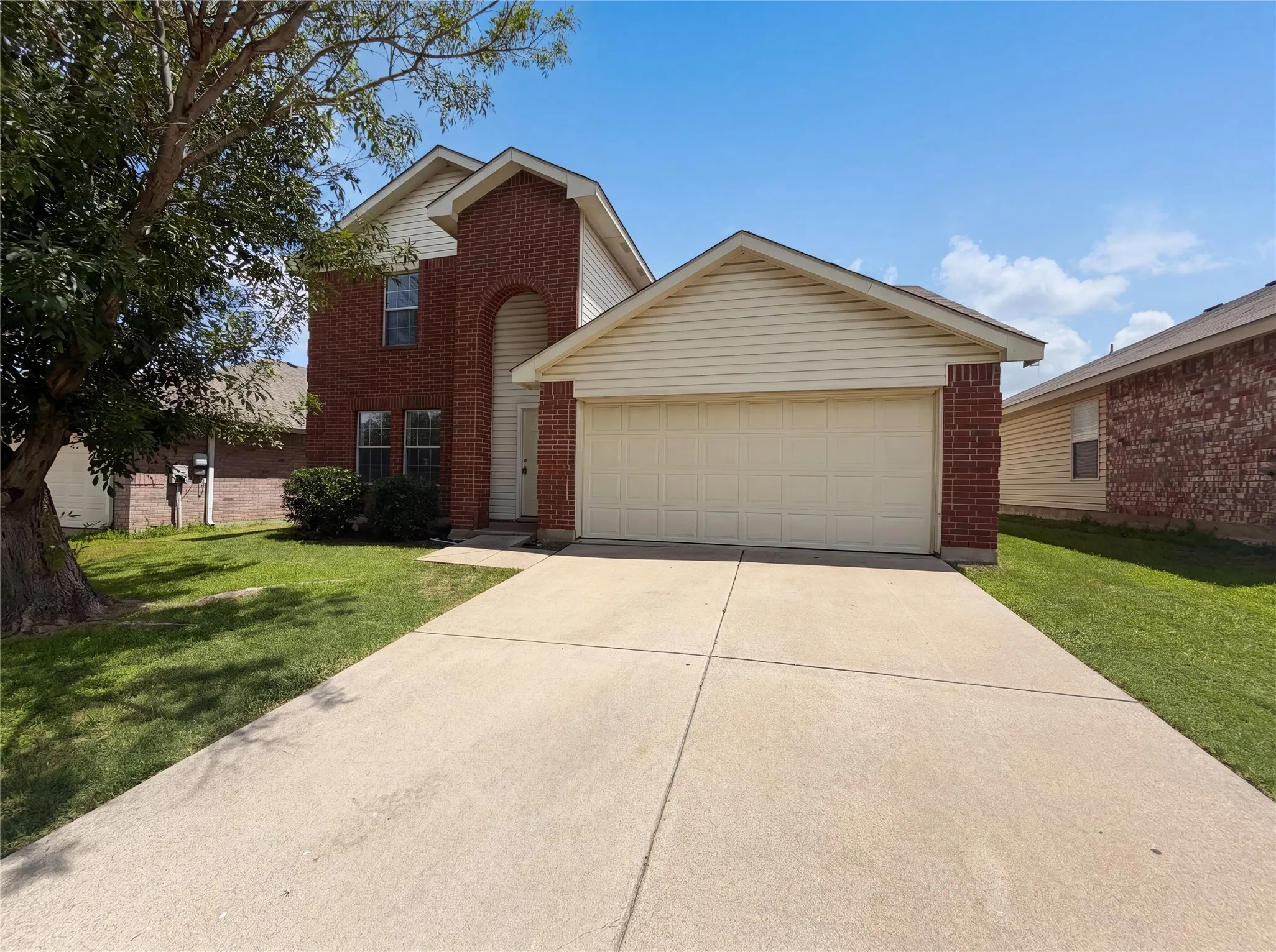 Single Family Residence For Sale in Tarrant County , 773 San Felipe Trail, Fort Worth, Texas 76052, 4 Bedroom, 3 Bathroom, 2 Garage spaces, 2,444 Sqft, built in 2007, mls#21300100, Real Estate Agent in Fort Worth, Homes For Sale in Tarrant county, Homes For Sale in Fort Worth, Realtor in Fort Worth Texas, Real Estate Brokerage Independent Realty Texas, Luminita Cordes Realtor