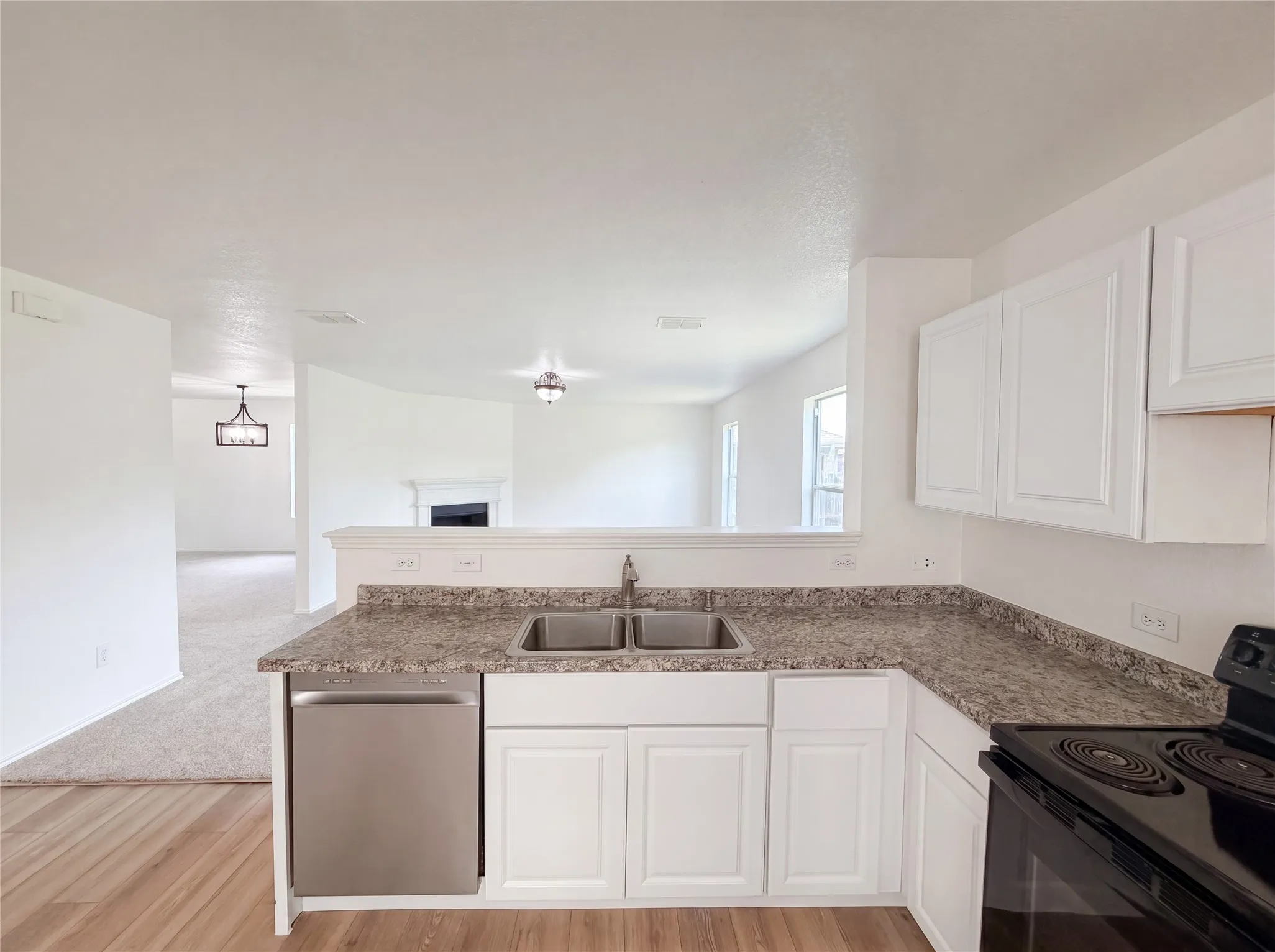 Single Family Residence For Sale in Tarrant County , 773 San Felipe Trail, Fort Worth, Texas 76052, 4 Bedroom, 3 Bathroom, 2 Garage spaces, 2,444 Sqft, built in 2007, mls#21300100, Real Estate Agent in Fort Worth, Homes For Sale in Tarrant county, Homes For Sale in Fort Worth, Realtor in Fort Worth Texas, Real Estate Brokerage Independent Realty Texas, Luminita Cordes Realtor
