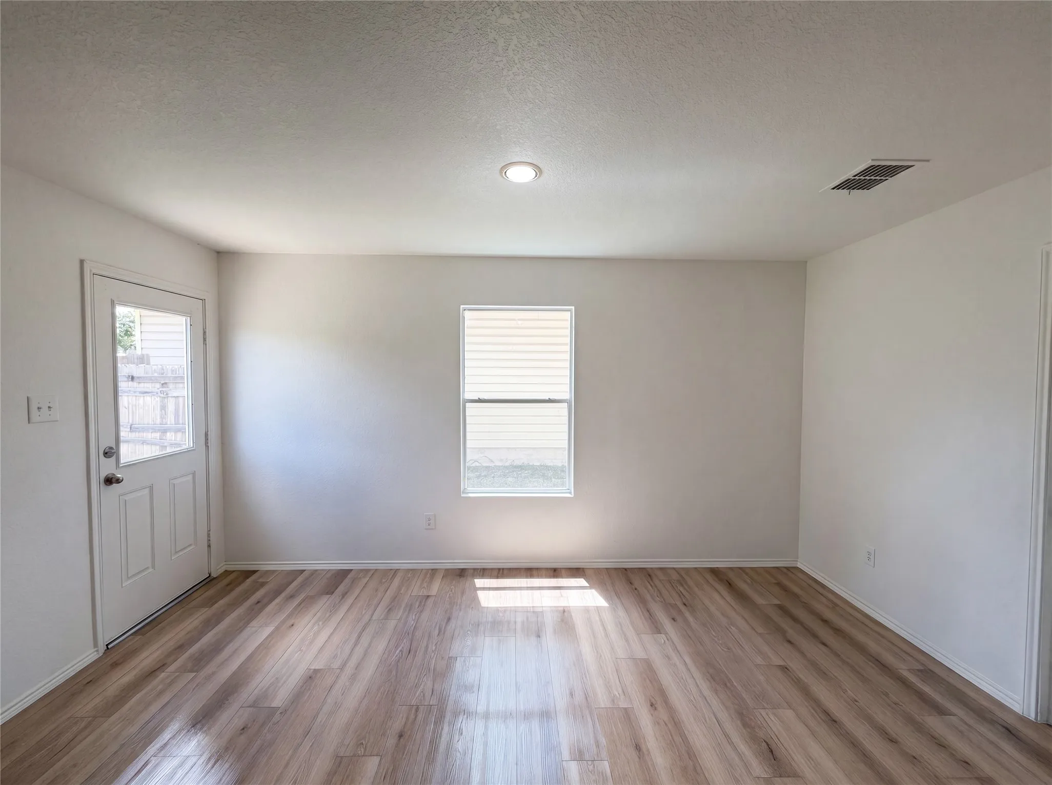Single Family Residence For Sale in Tarrant County , 773 San Felipe Trail, Fort Worth, Texas 76052, 4 Bedroom, 3 Bathroom, 2 Garage spaces, 2,444 Sqft, built in 2007, mls#21300100, Real Estate Agent in Fort Worth, Homes For Sale in Tarrant county, Homes For Sale in Fort Worth, Realtor in Fort Worth Texas, Real Estate Brokerage Independent Realty Texas, Luminita Cordes Realtor