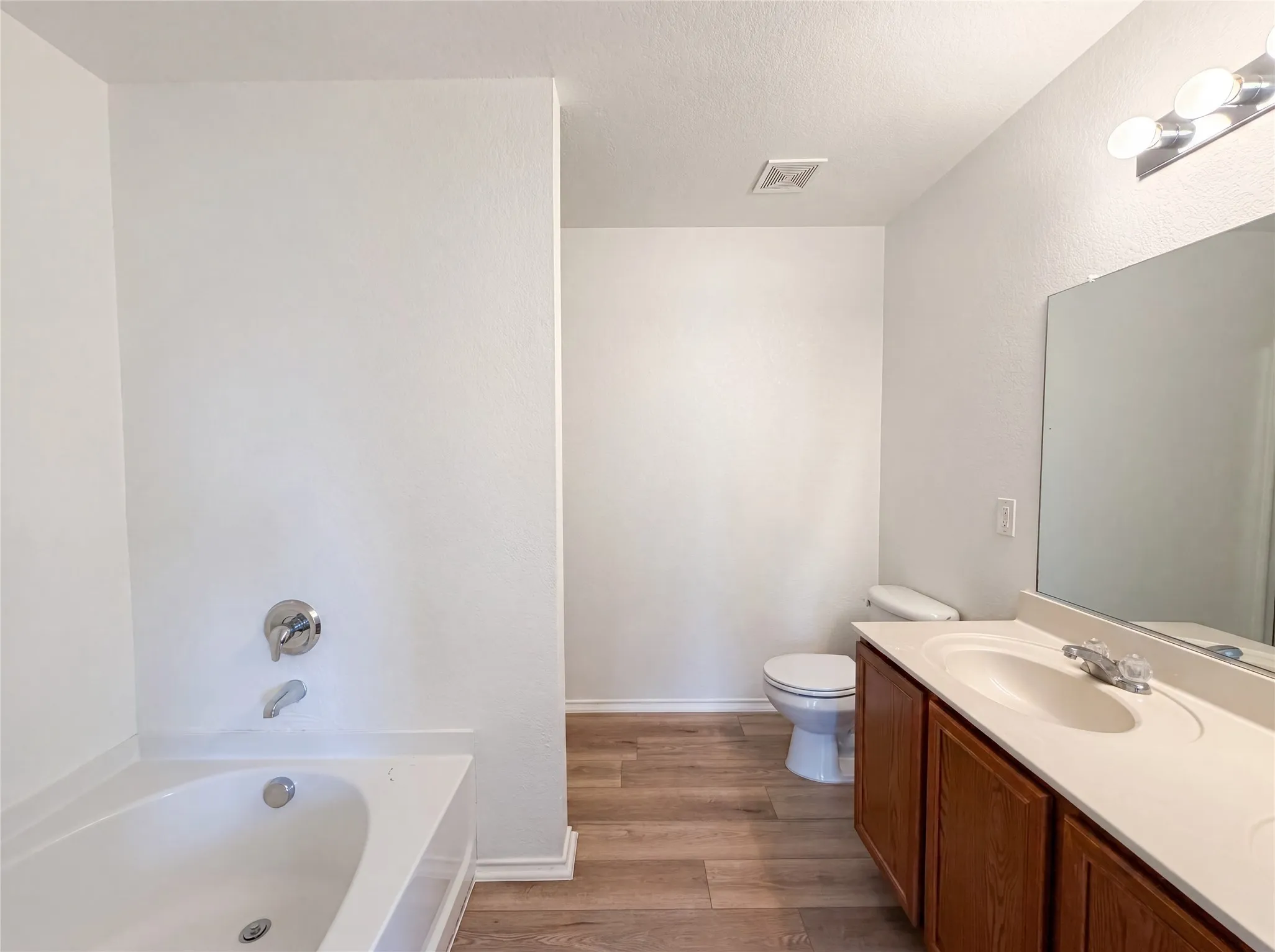 Single Family Residence For Sale in Tarrant County , 773 San Felipe Trail, Fort Worth, Texas 76052, 4 Bedroom, 3 Bathroom, 2 Garage spaces, 2,444 Sqft, built in 2007, mls#21300100, Real Estate Agent in Fort Worth, Homes For Sale in Tarrant county, Homes For Sale in Fort Worth, Realtor in Fort Worth Texas, Real Estate Brokerage Independent Realty Texas, Luminita Cordes Realtor