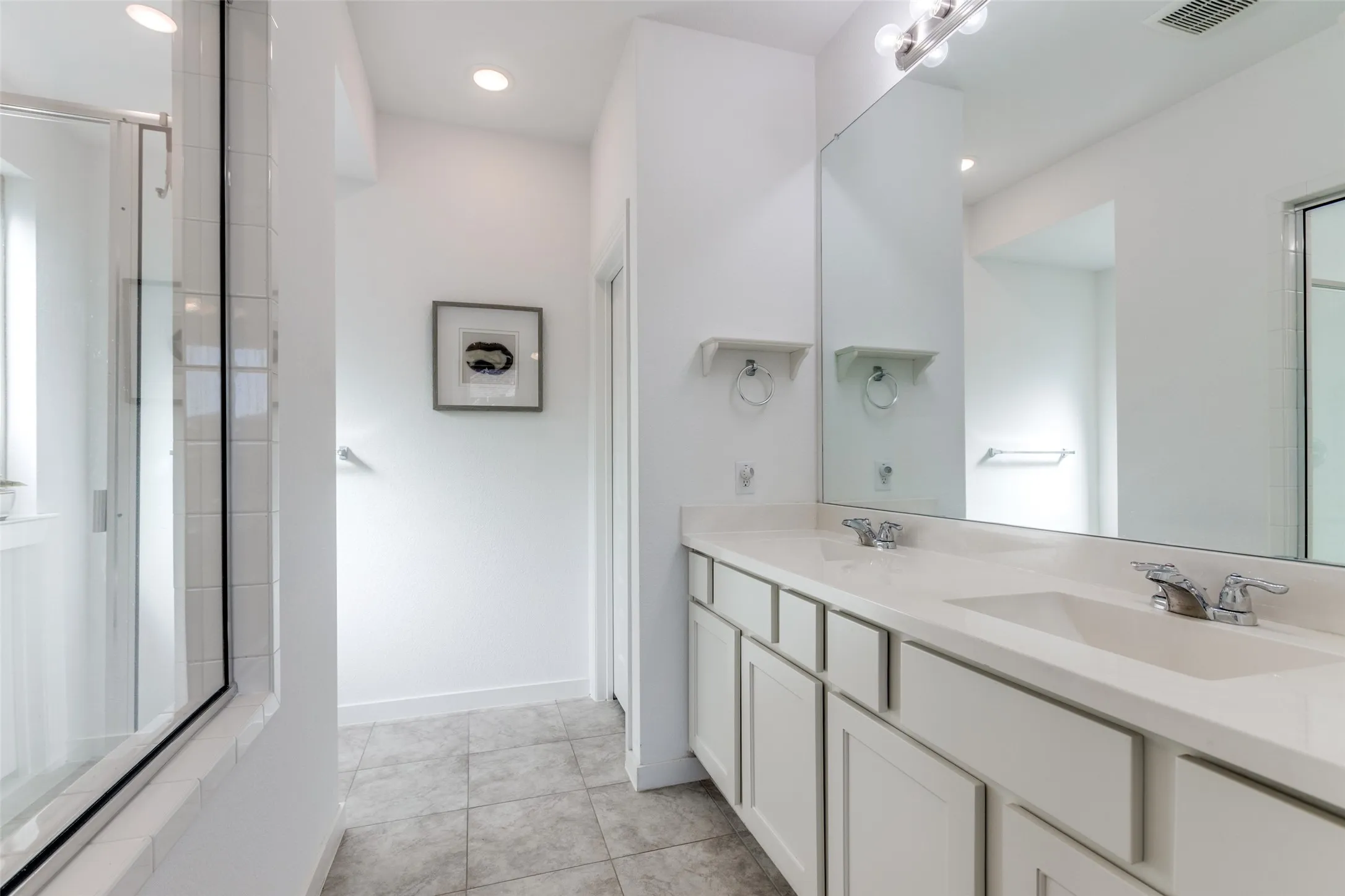 Double sinks with large vanity