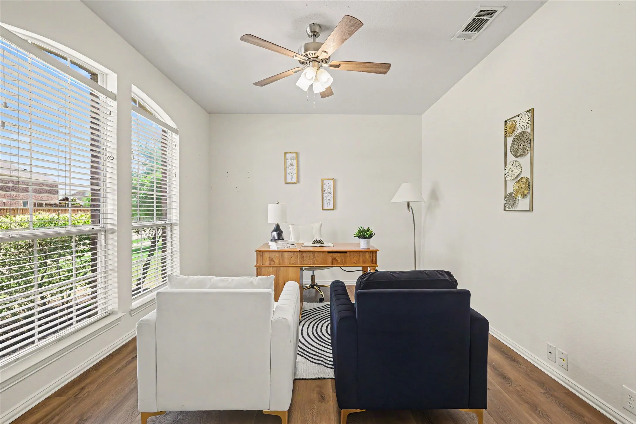 Single Family Residence For Sale in Denton County , 1041 Crystal Lake Drive, Frisco, Texas 75036, 5 Bedroom, 4 Bathroom, 3 Garage spaces, 3,899 Sqft, built in 2006, mls#21299952, Real Estate Agent in Frisco, Homes For Sale in Denton county, Homes For Sale in Frisco, Realtor in Frisco Texas, Real Estate Brokerage Independent Realty Texas, Luminita Cordes Realtor