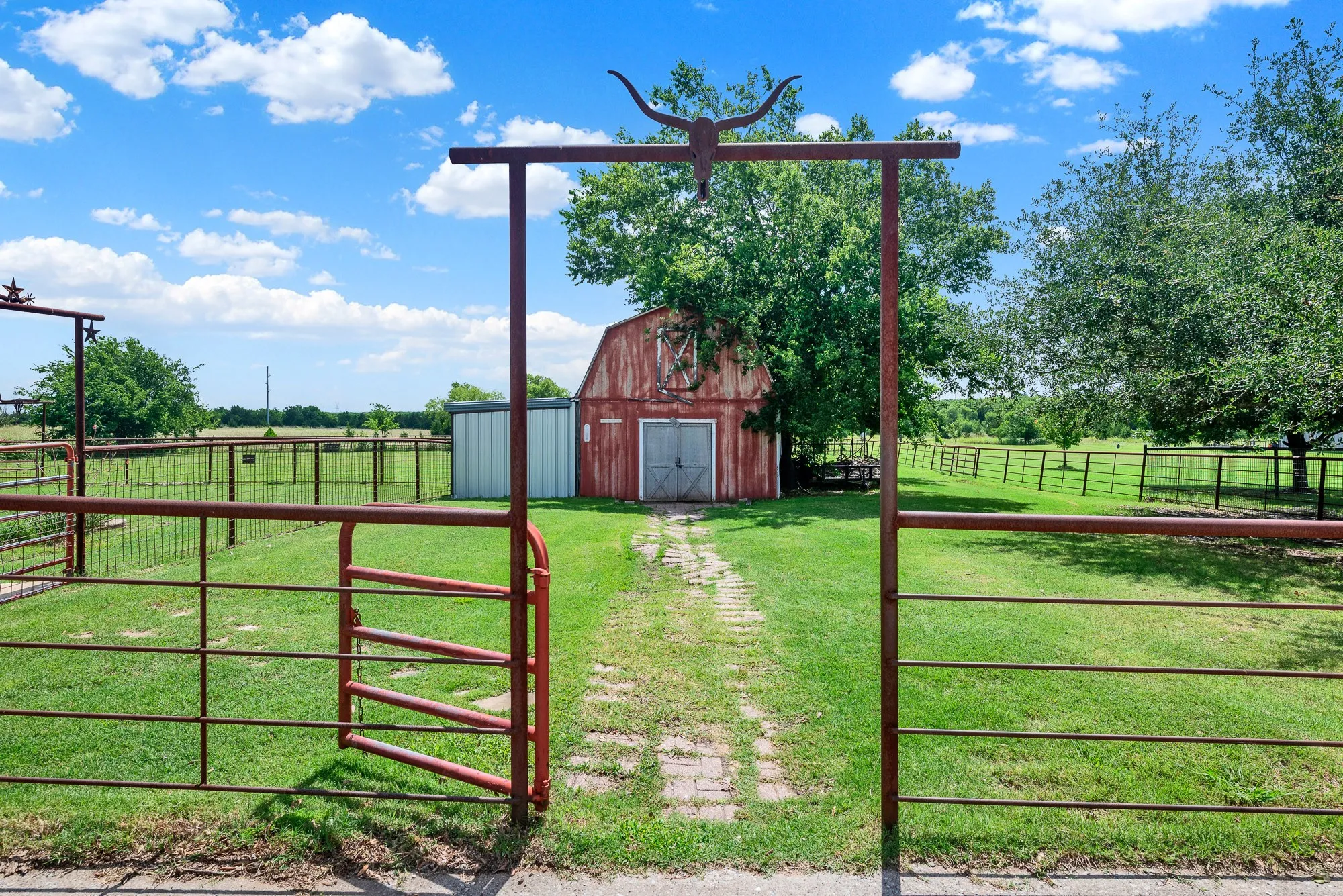 Single Family Residence For Sale in Rockwall County , 5745 S Fm 548, Royse City, Texas 75189, 4 Bedroom, 3 Bathroom, Garage spaces, 2,904 Sqft, built in 2001, Price $635,000, mls#21299276, Real Estate Agent in Royse City, Homes For Sale in Rockwall county, Homes For Sale in Royse City, Realtor in Royse City Texas, Real Estate Brokerage Independent Realty Texas, Luminita Cordes Realtor