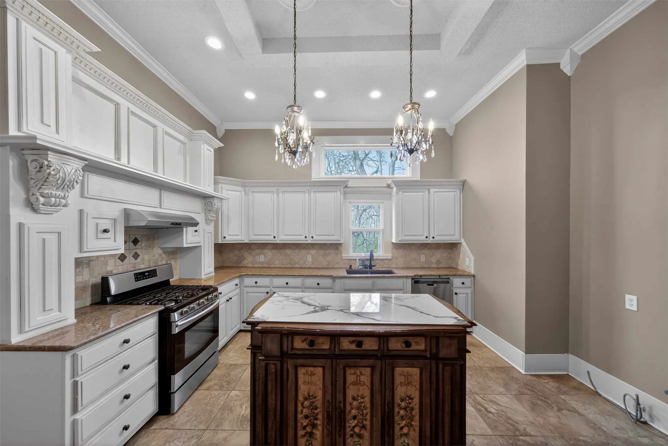 Single Family Residence For Sale in Smith County , 517 S Boyd Street, Lindale, Texas 75771, 2 Bedroom, 3 Bathroom, Garage spaces, 2,200 Sqft, built in 1910, Price $277,000, mls#21300167, Real Estate Agent in Lindale, Homes For Sale in Smith county, Homes For Sale in Lindale, Realtor in Lindale Texas, Real Estate Brokerage Independent Realty Texas, Luminita Cordes Realtor