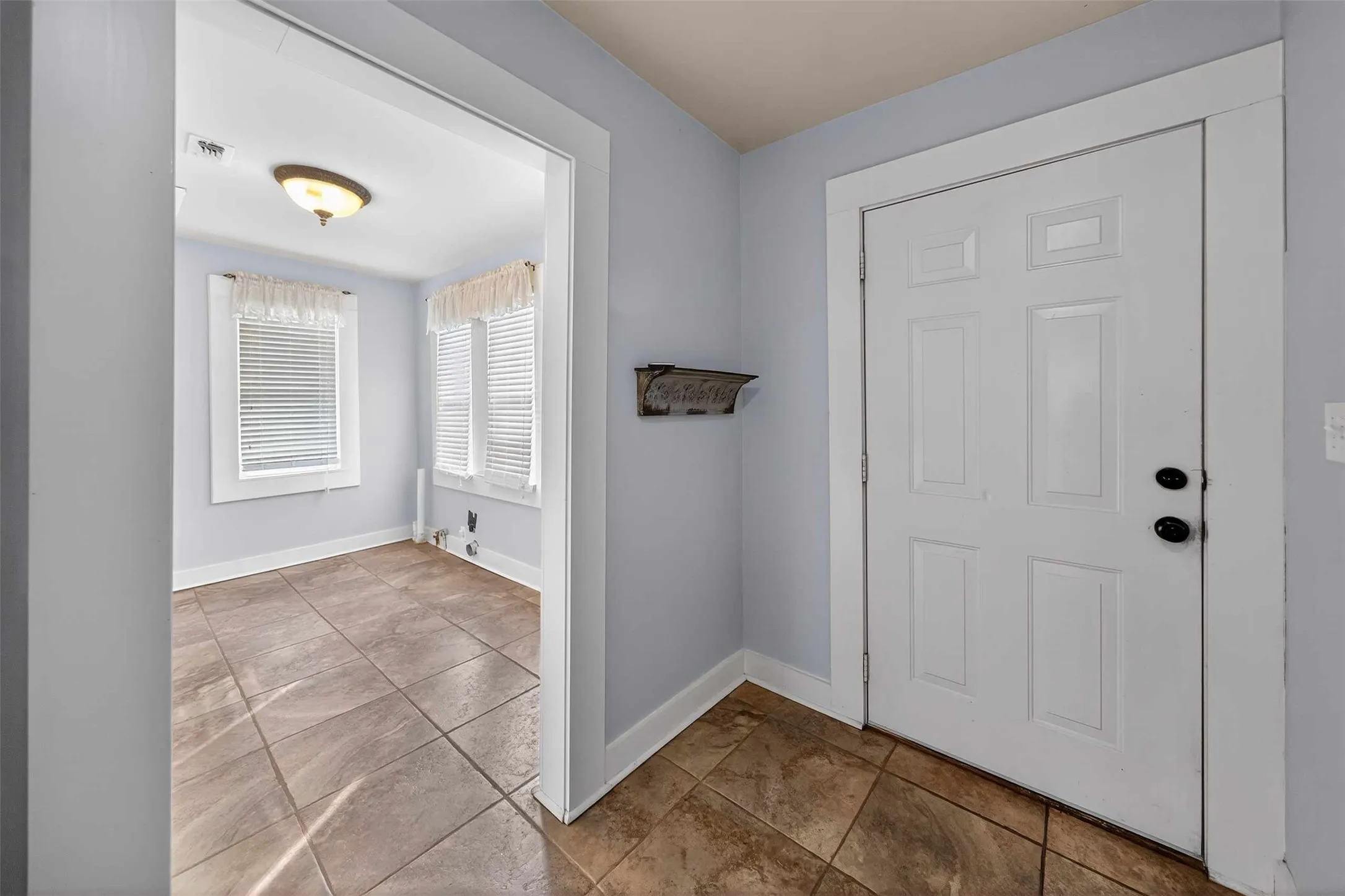Single Family Residence For Sale in Smith County , 517 S Boyd Street, Lindale, Texas 75771, 2 Bedroom, 3 Bathroom, Garage spaces, 2,200 Sqft, built in 1910, Price $277,000, mls#21300167, Real Estate Agent in Lindale, Homes For Sale in Smith county, Homes For Sale in Lindale, Realtor in Lindale Texas, Real Estate Brokerage Independent Realty Texas, Luminita Cordes Realtor