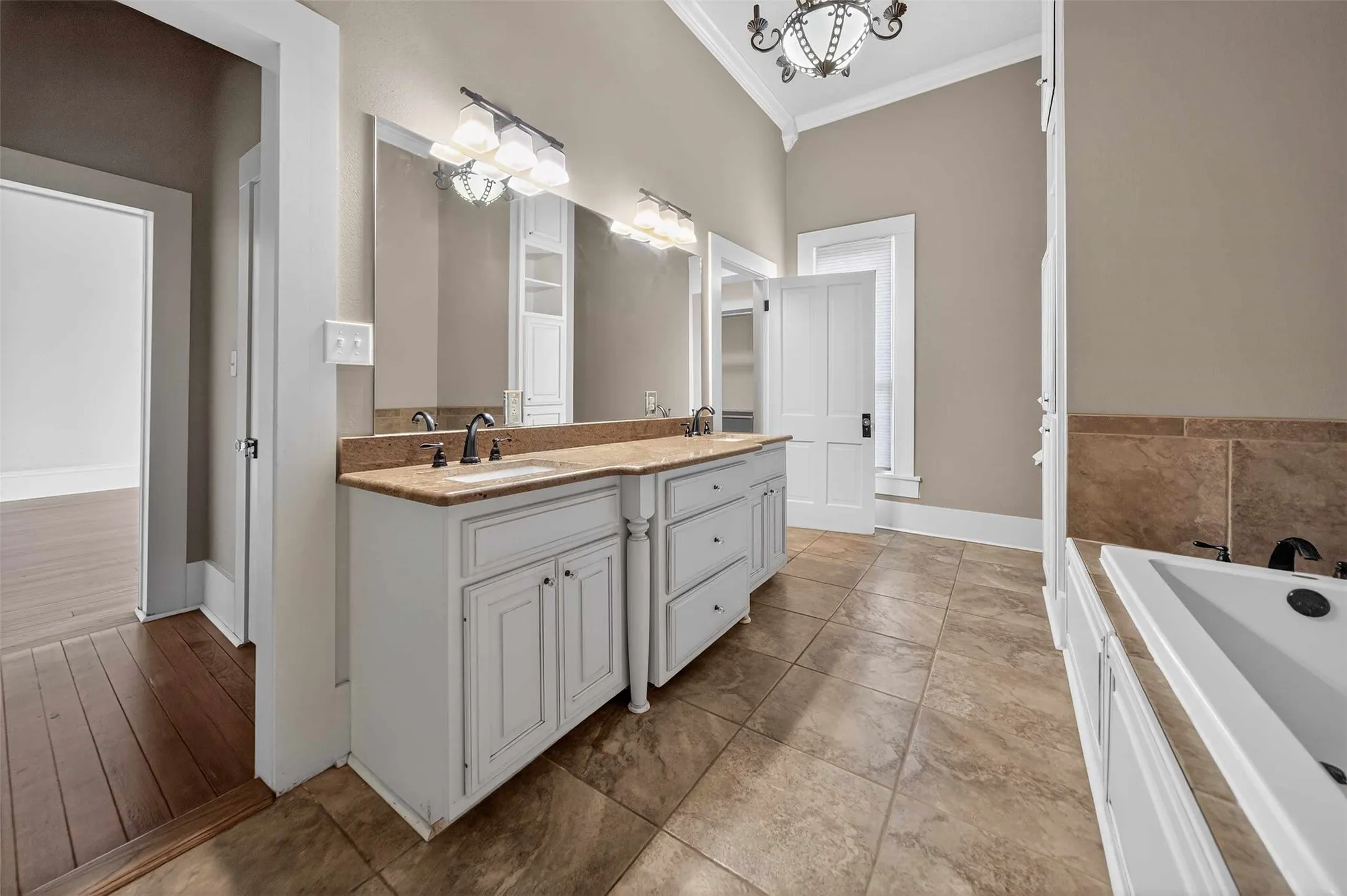Single Family Residence For Sale in Smith County , 517 S Boyd Street, Lindale, Texas 75771, 2 Bedroom, 3 Bathroom, Garage spaces, 2,200 Sqft, built in 1910, Price $277,000, mls#21300167, Real Estate Agent in Lindale, Homes For Sale in Smith county, Homes For Sale in Lindale, Realtor in Lindale Texas, Real Estate Brokerage Independent Realty Texas, Luminita Cordes Realtor