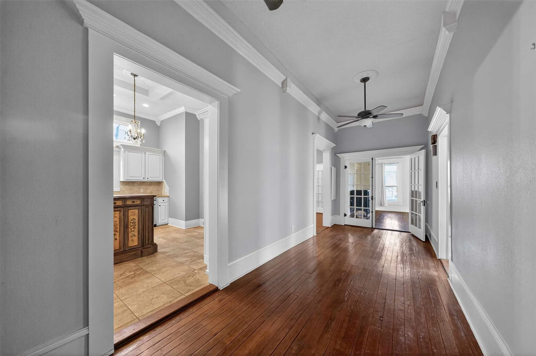 Single Family Residence For Sale in Smith County , 517 S Boyd Street, Lindale, Texas 75771, 2 Bedroom, 3 Bathroom, Garage spaces, 2,200 Sqft, built in 1910, Price $277,000, mls#21300167, Real Estate Agent in Lindale, Homes For Sale in Smith county, Homes For Sale in Lindale, Realtor in Lindale Texas, Real Estate Brokerage Independent Realty Texas, Luminita Cordes Realtor