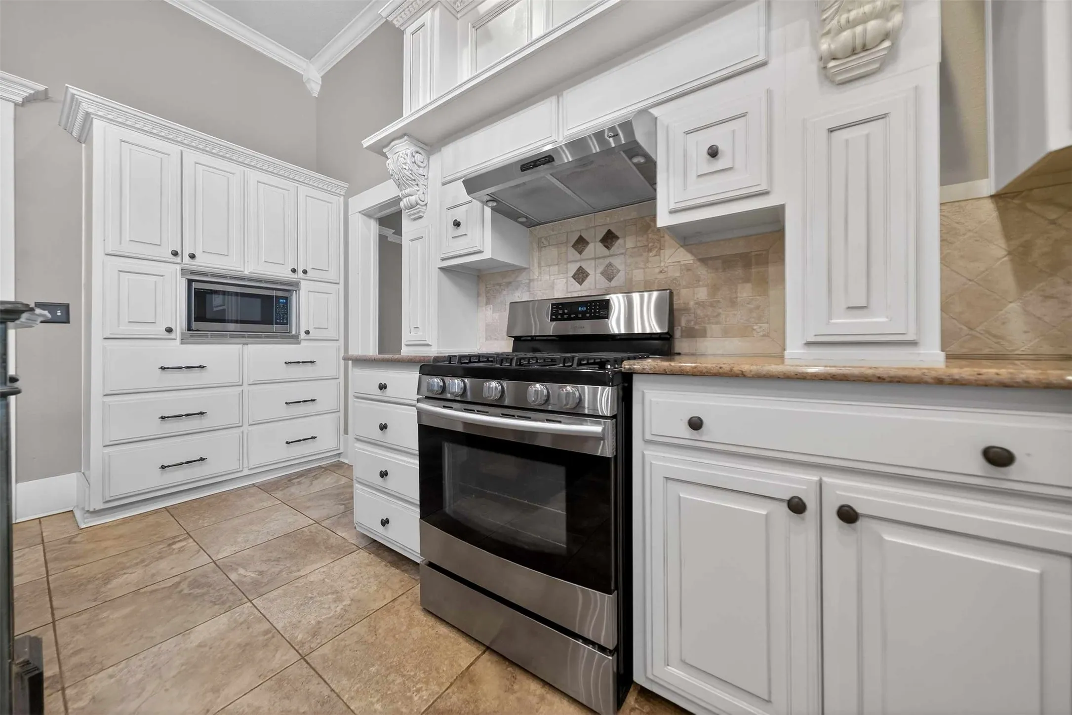 Single Family Residence For Sale in Smith County , 517 S Boyd Street, Lindale, Texas 75771, 2 Bedroom, 3 Bathroom, Garage spaces, 2,200 Sqft, built in 1910, Price $277,000, mls#21300167, Real Estate Agent in Lindale, Homes For Sale in Smith county, Homes For Sale in Lindale, Realtor in Lindale Texas, Real Estate Brokerage Independent Realty Texas, Luminita Cordes Realtor