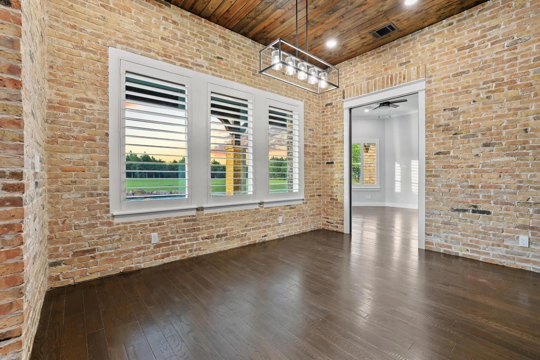Single Family Residence For Sale in Grayson County , 231 Geis Drive, Pottsboro, Texas 75076, 4 Bedroom, 4 Bathroom, 3 Garage spaces, 3,019 Sqft, built in 2022, mls#21298215, Real Estate Agent in Pottsboro, Homes For Sale in Grayson county, Homes For Sale in Pottsboro, Realtor in Pottsboro Texas, Real Estate Brokerage Independent Realty Texas, Luminita Cordes Realtor