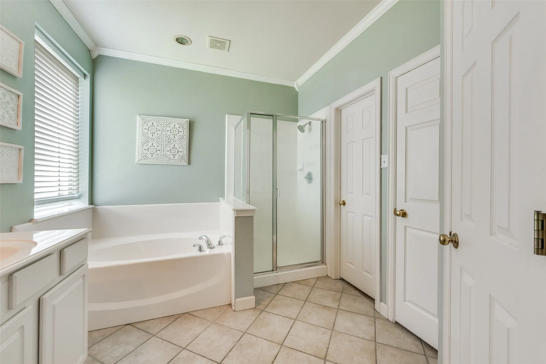 Single Family Residence For Sale in Tarrant County , 411 Rock Meadow Trail, Mansfield, Texas 76063, 4 Bedroom, 3 Bathroom, 2 Garage spaces, 3,298 Sqft, built in 2003, mls#21295693, Real Estate Agent in Mansfield, Homes For Sale in Tarrant county, Homes For Sale in Mansfield, Realtor in Mansfield Texas, Real Estate Brokerage Independent Realty Texas, Luminita Cordes Realtor