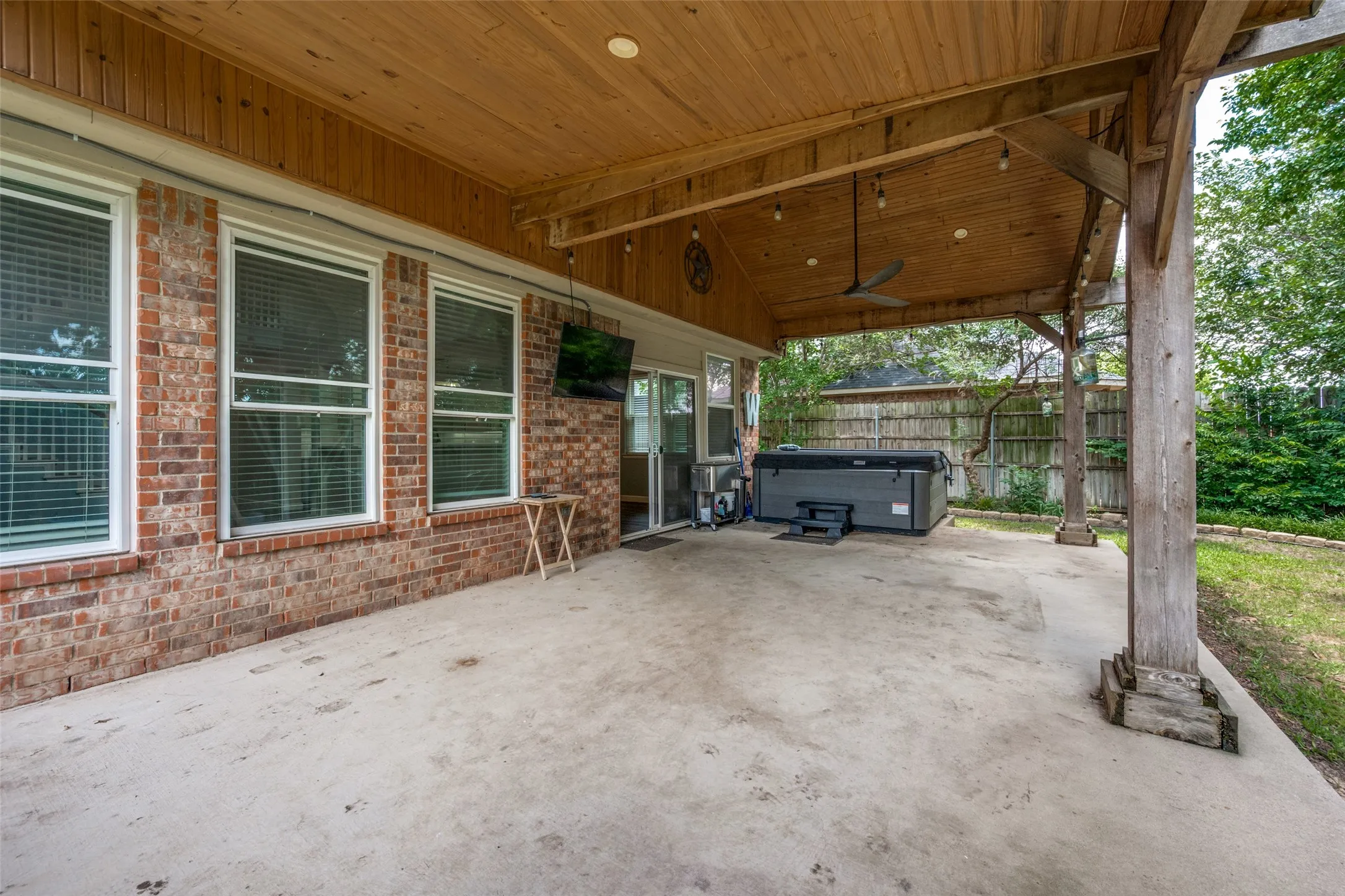 Single Family Residence For Sale in Tarrant County , 411 Rock Meadow Trail, Mansfield, Texas 76063, 4 Bedroom, 3 Bathroom, 2 Garage spaces, 3,298 Sqft, built in 2003, mls#21295693, Real Estate Agent in Mansfield, Homes For Sale in Tarrant county, Homes For Sale in Mansfield, Realtor in Mansfield Texas, Real Estate Brokerage Independent Realty Texas, Luminita Cordes Realtor