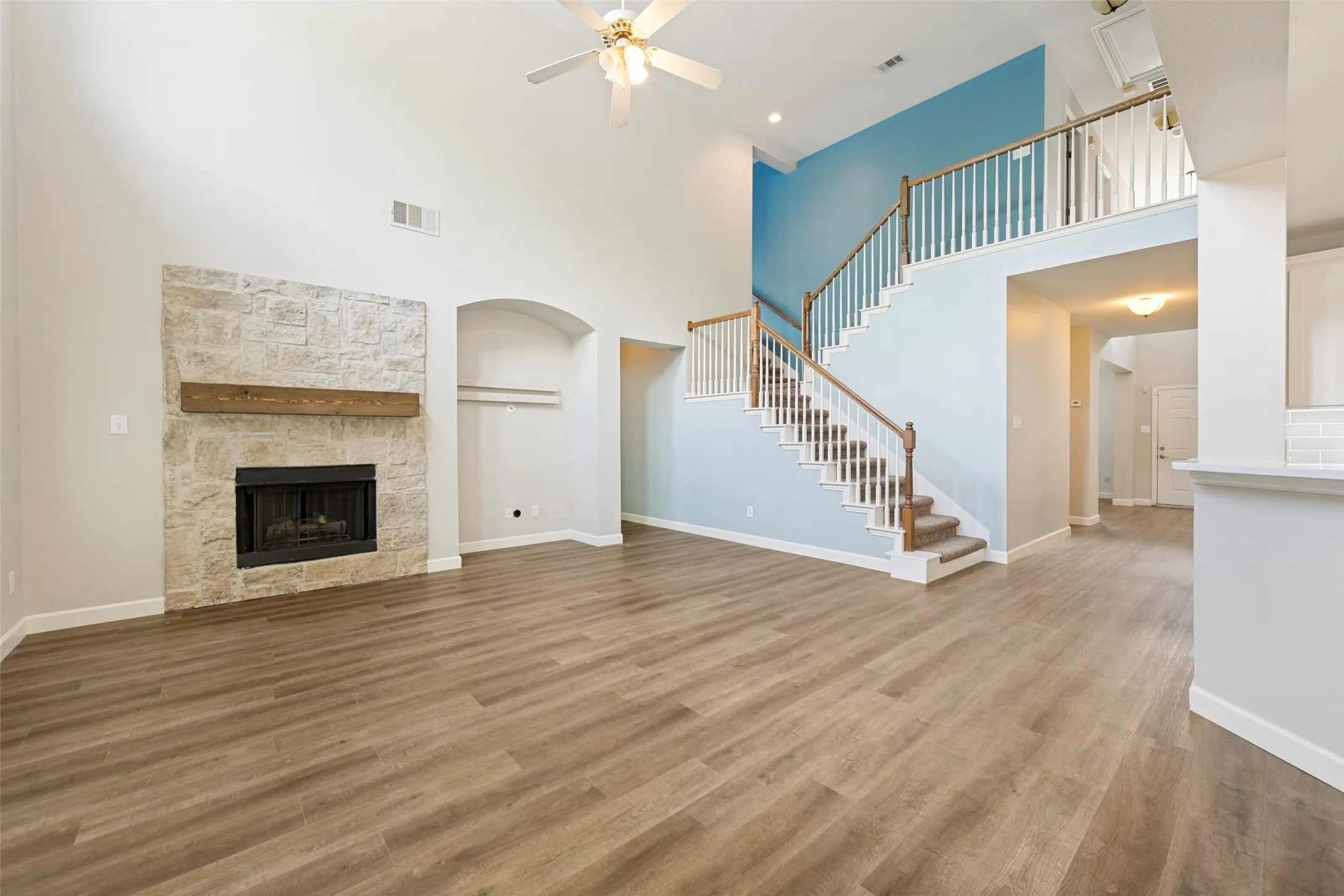 Single Family Residence For Sale in Tarrant County , 411 Rock Meadow Trail, Mansfield, Texas 76063, 4 Bedroom, 3 Bathroom, 2 Garage spaces, 3,298 Sqft, built in 2003, mls#21295693, Real Estate Agent in Mansfield, Homes For Sale in Tarrant county, Homes For Sale in Mansfield, Realtor in Mansfield Texas, Real Estate Brokerage Independent Realty Texas, Luminita Cordes Realtor