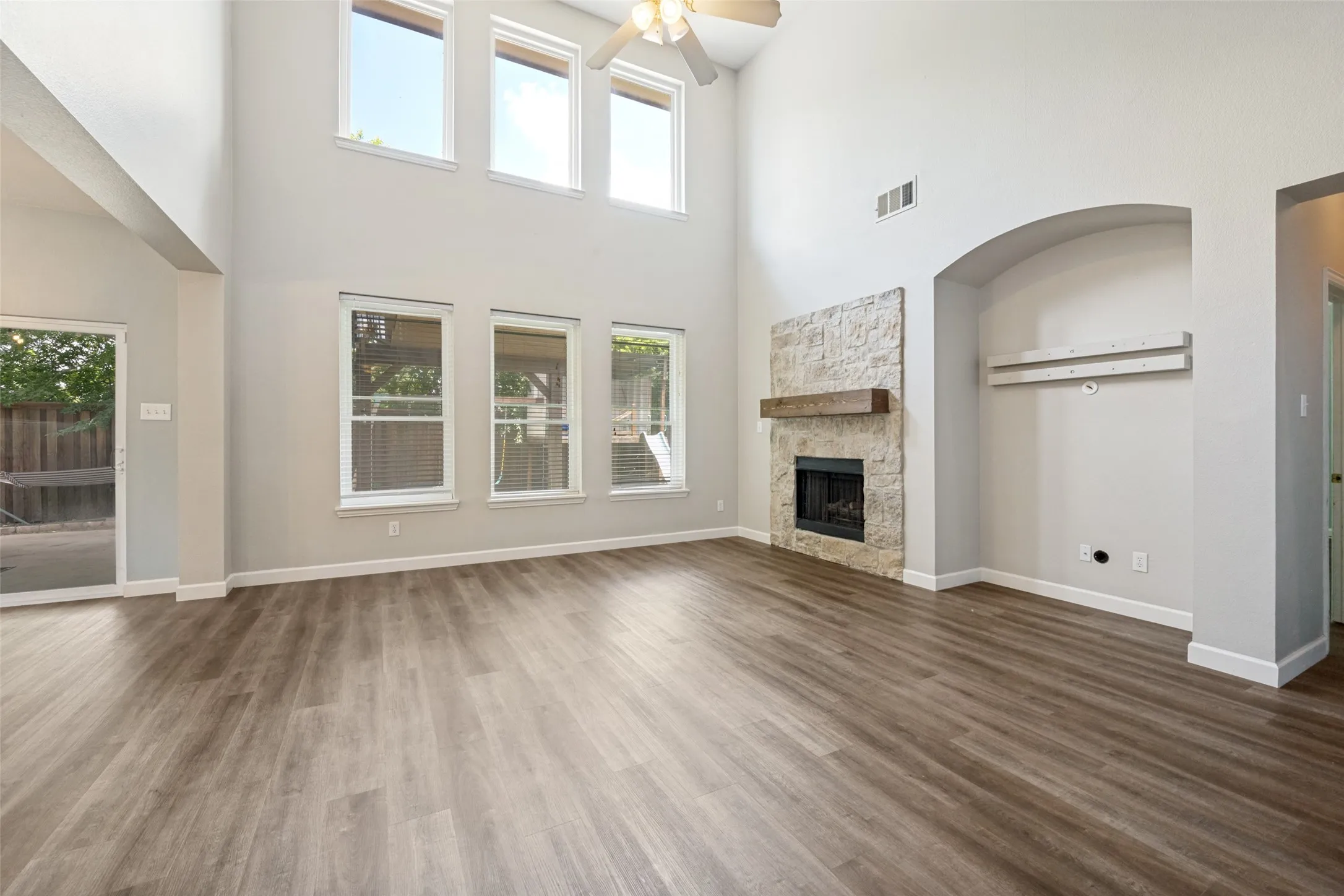 Single Family Residence For Sale in Tarrant County , 411 Rock Meadow Trail, Mansfield, Texas 76063, 4 Bedroom, 3 Bathroom, 2 Garage spaces, 3,298 Sqft, built in 2003, mls#21295693, Real Estate Agent in Mansfield, Homes For Sale in Tarrant county, Homes For Sale in Mansfield, Realtor in Mansfield Texas, Real Estate Brokerage Independent Realty Texas, Luminita Cordes Realtor