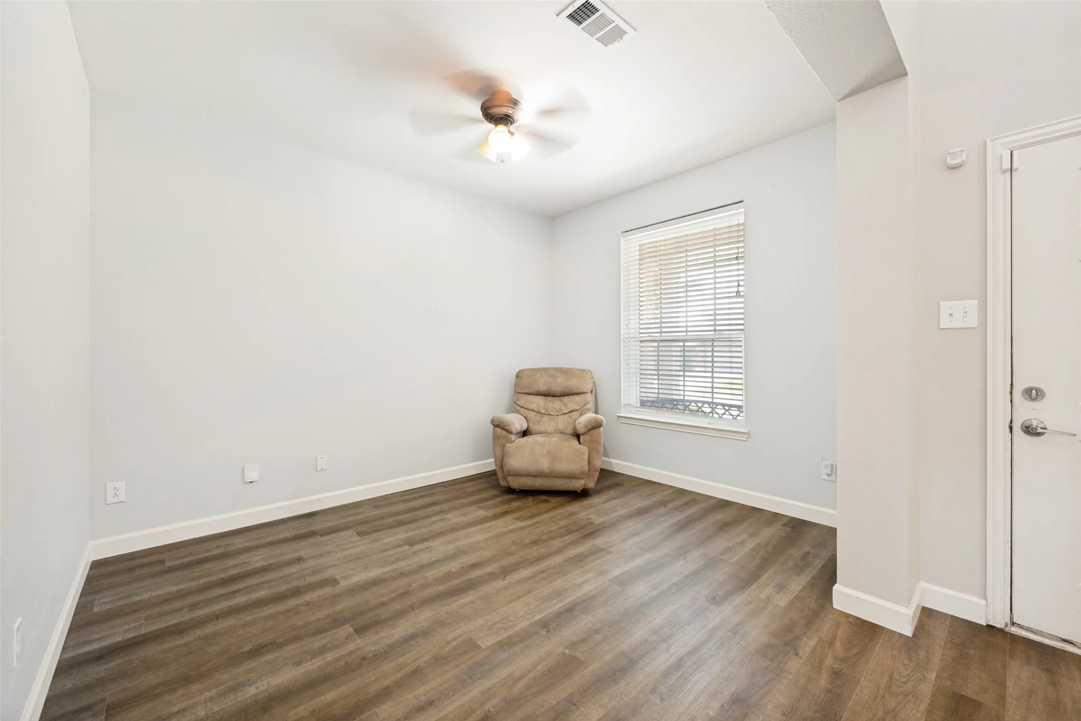 Single Family Residence For Sale in Tarrant County , 411 Rock Meadow Trail, Mansfield, Texas 76063, 4 Bedroom, 3 Bathroom, 2 Garage spaces, 3,298 Sqft, built in 2003, mls#21295693, Real Estate Agent in Mansfield, Homes For Sale in Tarrant county, Homes For Sale in Mansfield, Realtor in Mansfield Texas, Real Estate Brokerage Independent Realty Texas, Luminita Cordes Realtor