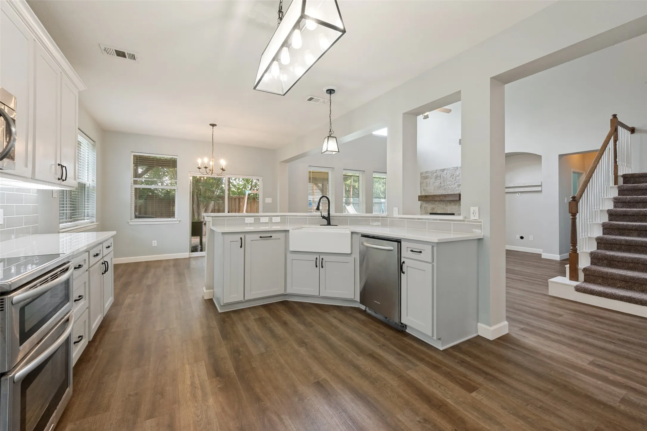 Single Family Residence For Sale in Tarrant County , 411 Rock Meadow Trail, Mansfield, Texas 76063, 4 Bedroom, 3 Bathroom, 2 Garage spaces, 3,298 Sqft, built in 2003, mls#21295693, Real Estate Agent in Mansfield, Homes For Sale in Tarrant county, Homes For Sale in Mansfield, Realtor in Mansfield Texas, Real Estate Brokerage Independent Realty Texas, Luminita Cordes Realtor