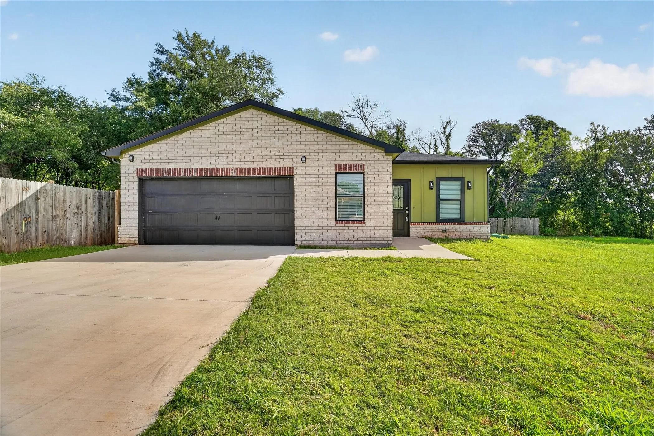 Single Family Residence For Sale in Hood County , 3202 Lowland Drive, Granbury, Texas 76048, 3 Bedroom, 2 Bathroom, 2 Garage spaces, 1,054 Sqft, built in 2024, mls#21300180, Real Estate Agent in Granbury, Homes For Sale in Hood county, Homes For Sale in Granbury, Realtor in Granbury Texas, Real Estate Brokerage Independent Realty Texas, Luminita Cordes Realtor