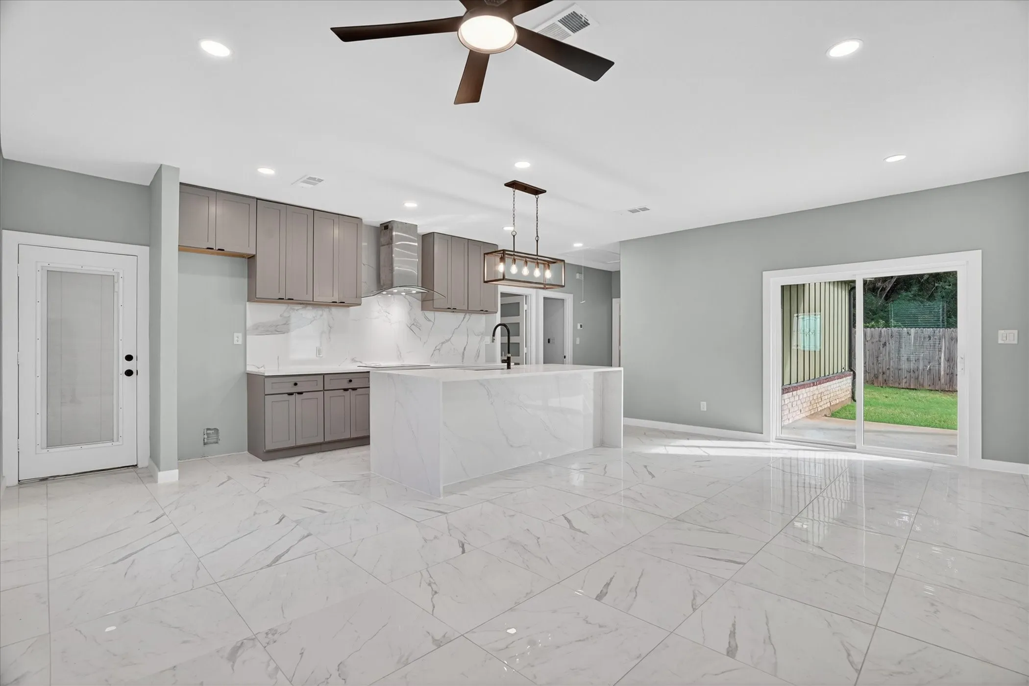 Single Family Residence For Sale in Hood County , 3202 Lowland Drive, Granbury, Texas 76048, 3 Bedroom, 2 Bathroom, 2 Garage spaces, 1,054 Sqft, built in 2024, mls#21300180, Real Estate Agent in Granbury, Homes For Sale in Hood county, Homes For Sale in Granbury, Realtor in Granbury Texas, Real Estate Brokerage Independent Realty Texas, Luminita Cordes Realtor