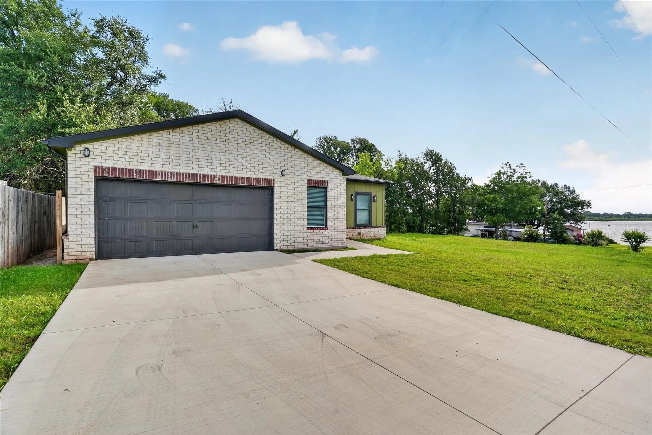 Single Family Residence For Sale in Hood County , 3202 Lowland Drive, Granbury, Texas 76048, 3 Bedroom, 2 Bathroom, 2 Garage spaces, 1,054 Sqft, built in 2024, mls#21300180, Real Estate Agent in Granbury, Homes For Sale in Hood county, Homes For Sale in Granbury, Realtor in Granbury Texas, Real Estate Brokerage Independent Realty Texas, Luminita Cordes Realtor