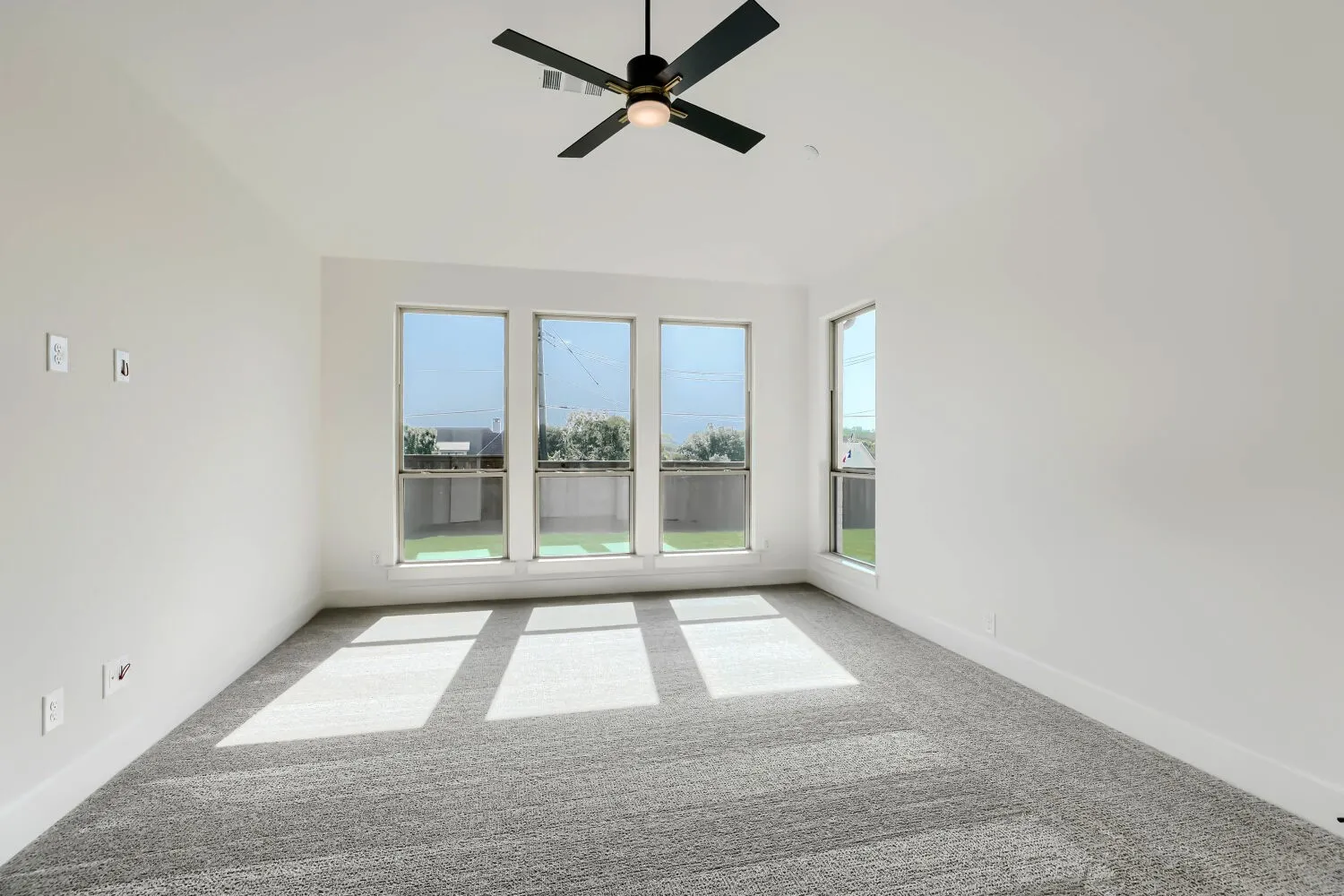 Recessed lighting, large windows, ceiling fan with light, and carpeted flooring