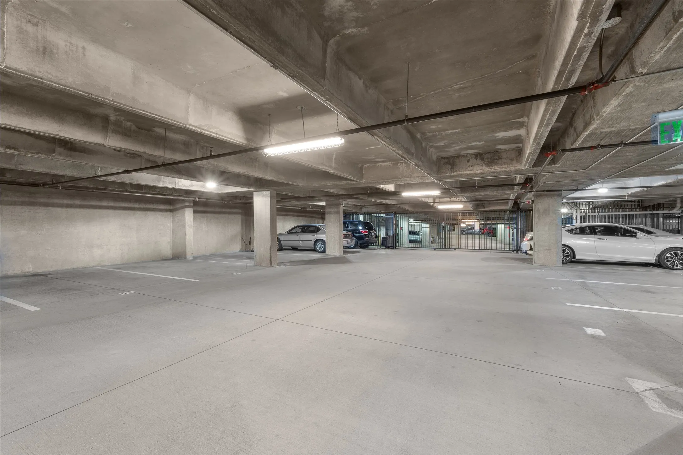 Condominium For Sale in Dallas County , 2323 N Houston Street 714, Dallas, Texas 75219, 2 Bedroom, 2 Bathroom, 2 Garage spaces, 1,206 Sqft, built in 2005, mls#21298388, Real Estate Agent in Dallas, Homes For Sale in Dallas county, Homes For Sale in Dallas, Realtor in Dallas Texas, Real Estate Brokerage Independent Realty Texas, Luminita Cordes Realtor