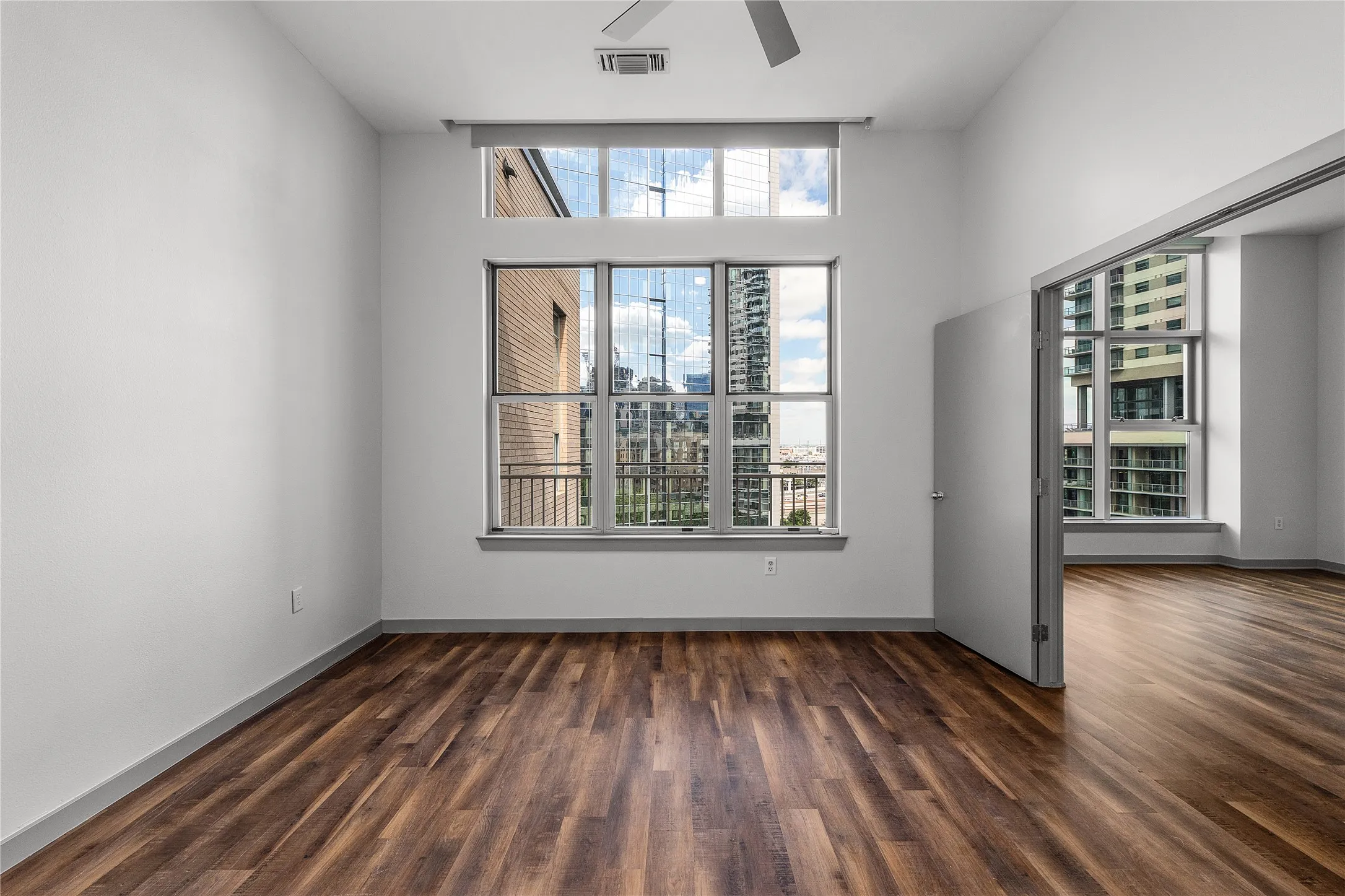 Condominium For Sale in Dallas County , 2323 N Houston Street 714, Dallas, Texas 75219, 2 Bedroom, 2 Bathroom, 2 Garage spaces, 1,206 Sqft, built in 2005, mls#21298388, Real Estate Agent in Dallas, Homes For Sale in Dallas county, Homes For Sale in Dallas, Realtor in Dallas Texas, Real Estate Brokerage Independent Realty Texas, Luminita Cordes Realtor