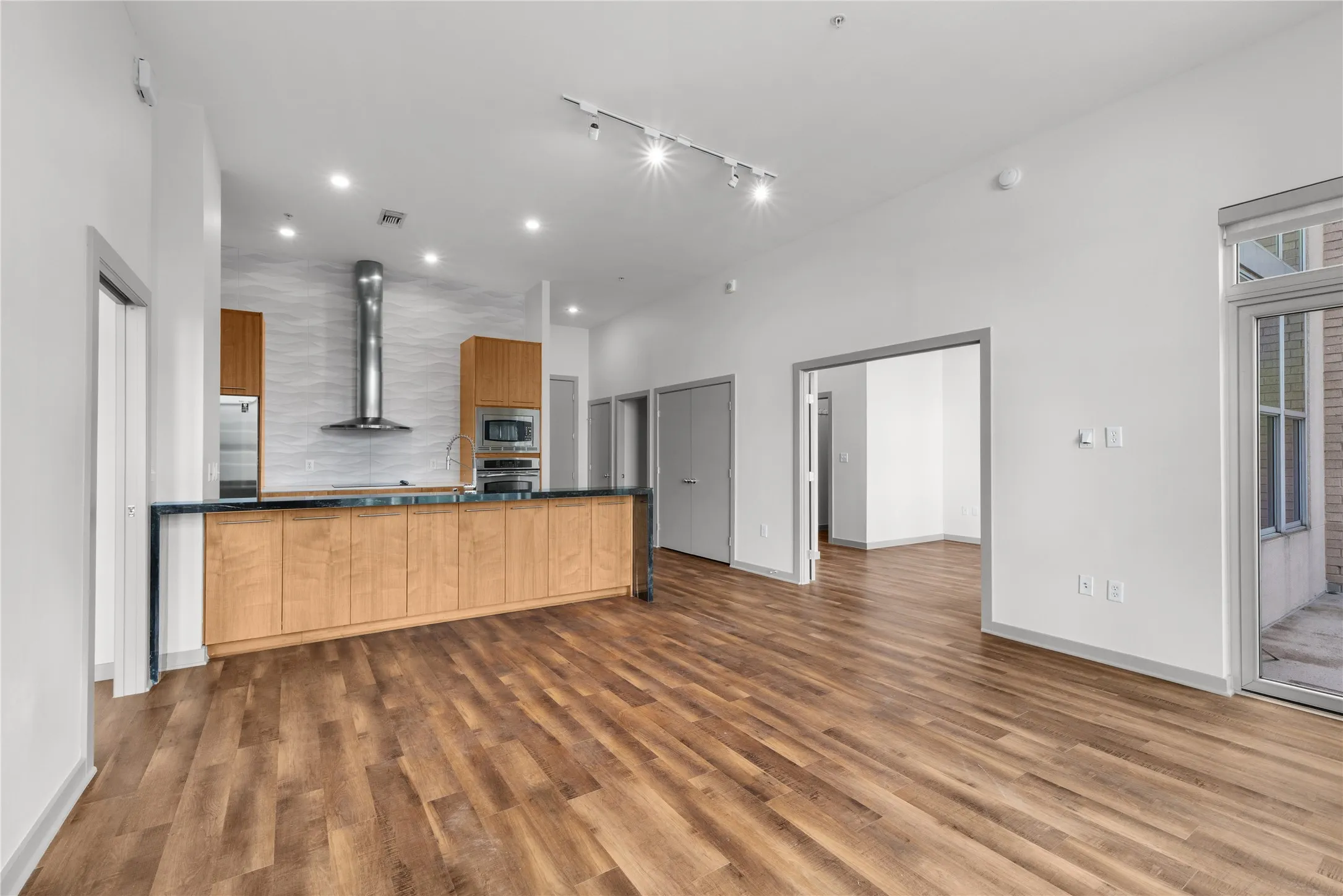 Condominium For Sale in Dallas County , 2323 N Houston Street 714, Dallas, Texas 75219, 2 Bedroom, 2 Bathroom, 2 Garage spaces, 1,206 Sqft, built in 2005, mls#21298388, Real Estate Agent in Dallas, Homes For Sale in Dallas county, Homes For Sale in Dallas, Realtor in Dallas Texas, Real Estate Brokerage Independent Realty Texas, Luminita Cordes Realtor