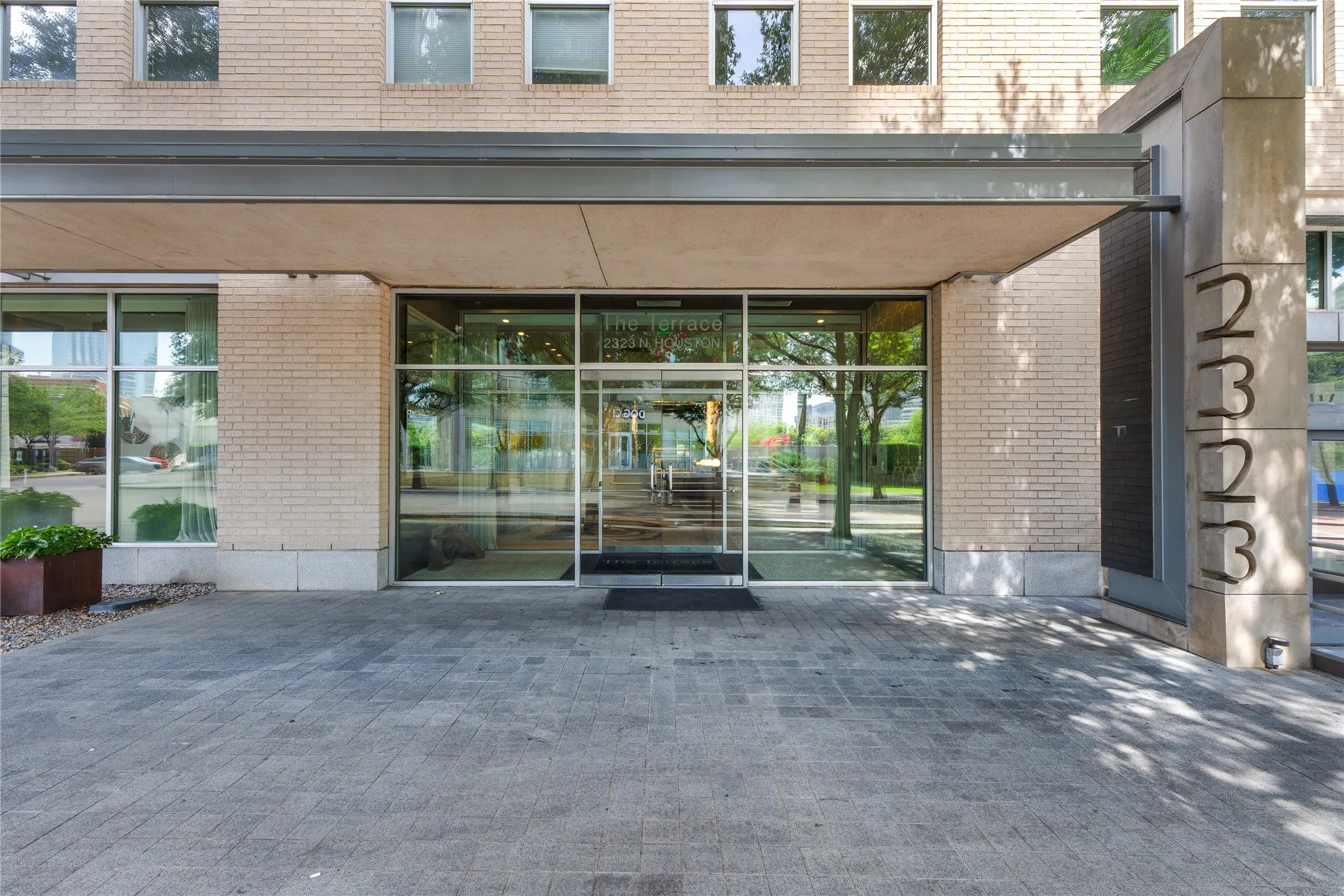 Condominium For Sale in Dallas County , 2323 N Houston Street 714, Dallas, Texas 75219, 2 Bedroom, 2 Bathroom, 2 Garage spaces, 1,206 Sqft, built in 2005, mls#21298388, Real Estate Agent in Dallas, Homes For Sale in Dallas county, Homes For Sale in Dallas, Realtor in Dallas Texas, Real Estate Brokerage Independent Realty Texas, Luminita Cordes Realtor