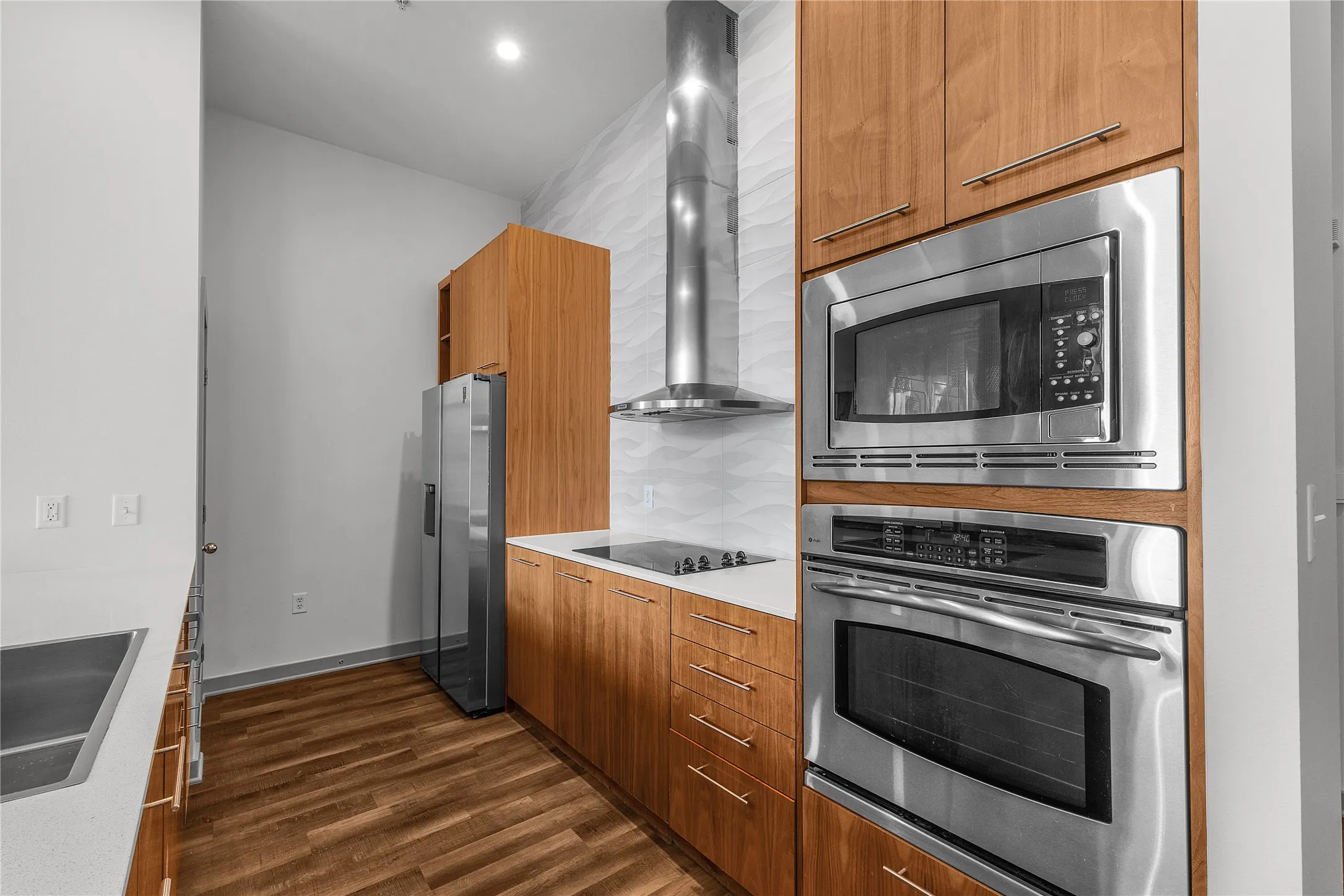 Condominium For Sale in Dallas County , 2323 N Houston Street 714, Dallas, Texas 75219, 2 Bedroom, 2 Bathroom, 2 Garage spaces, 1,206 Sqft, built in 2005, mls#21298388, Real Estate Agent in Dallas, Homes For Sale in Dallas county, Homes For Sale in Dallas, Realtor in Dallas Texas, Real Estate Brokerage Independent Realty Texas, Luminita Cordes Realtor