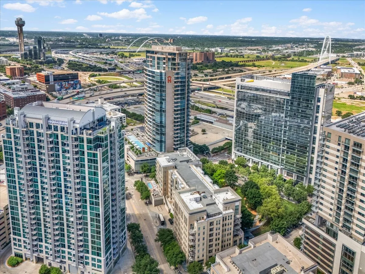 Condominium For Sale in Dallas County , 2323 N Houston Street 714, Dallas, Texas 75219, 2 Bedroom, 2 Bathroom, 2 Garage spaces, 1,206 Sqft, built in 2005, mls#21298388, Real Estate Agent in Dallas, Homes For Sale in Dallas county, Homes For Sale in Dallas, Realtor in Dallas Texas, Real Estate Brokerage Independent Realty Texas, Luminita Cordes Realtor