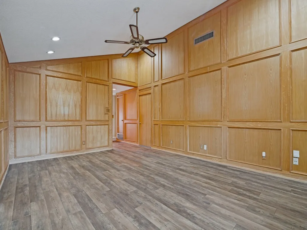 Single Family Residence For Sale in Dallas County , 4504 Palos Verdes Drive, Mesquite, Texas 75150, 4 Bedroom, 2 Bathroom, 2 Garage spaces, 1,897 Sqft, built in 1974, mls#21295216, Real Estate Agent in Mesquite, Homes For Sale in Dallas county, Homes For Sale in Mesquite, Realtor in Mesquite Texas, Real Estate Brokerage Independent Realty Texas, Luminita Cordes Realtor
