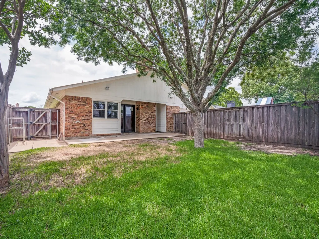 Single Family Residence For Sale in Dallas County , 4504 Palos Verdes Drive, Mesquite, Texas 75150, 4 Bedroom, 2 Bathroom, 2 Garage spaces, 1,897 Sqft, built in 1974, mls#21295216, Real Estate Agent in Mesquite, Homes For Sale in Dallas county, Homes For Sale in Mesquite, Realtor in Mesquite Texas, Real Estate Brokerage Independent Realty Texas, Luminita Cordes Realtor