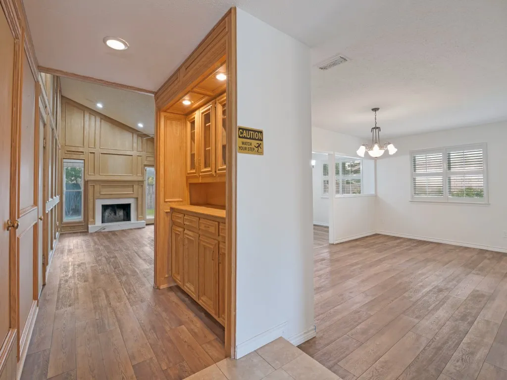 Single Family Residence For Sale in Dallas County , 4504 Palos Verdes Drive, Mesquite, Texas 75150, 4 Bedroom, 2 Bathroom, 2 Garage spaces, 1,897 Sqft, built in 1974, mls#21295216, Real Estate Agent in Mesquite, Homes For Sale in Dallas county, Homes For Sale in Mesquite, Realtor in Mesquite Texas, Real Estate Brokerage Independent Realty Texas, Luminita Cordes Realtor