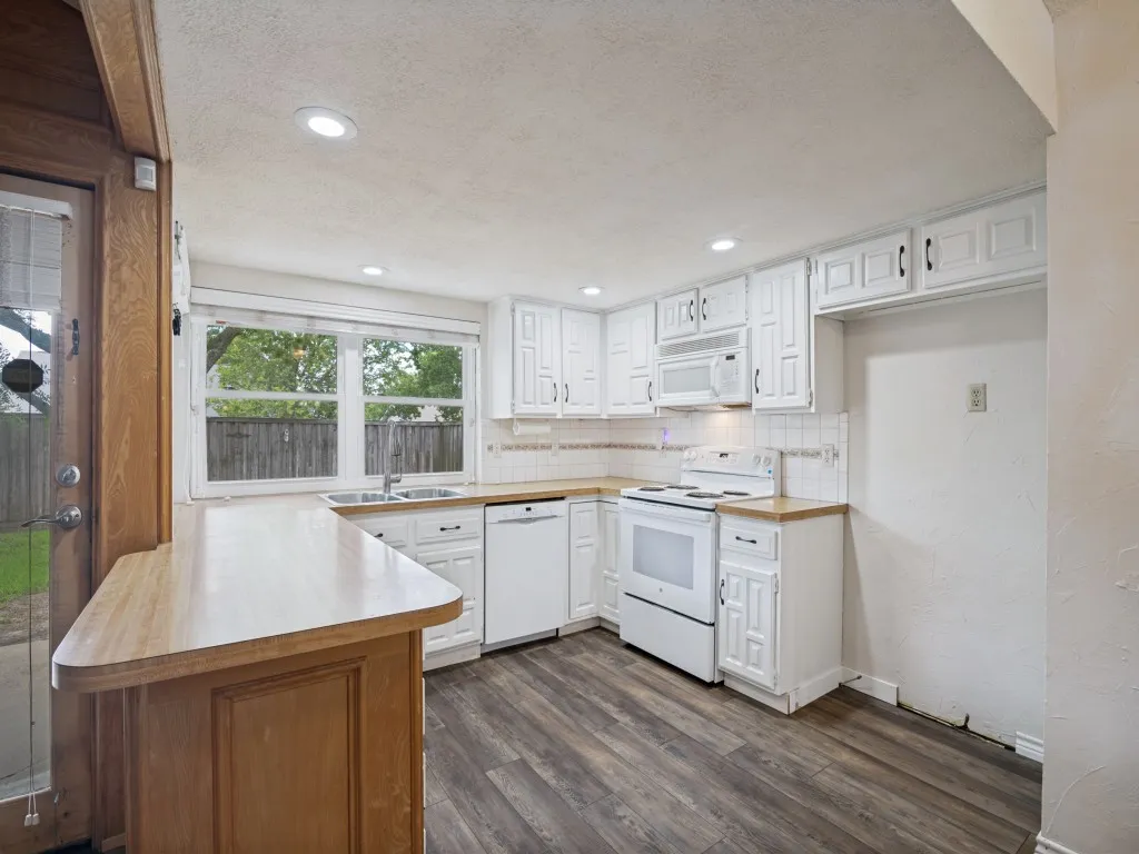 Single Family Residence For Sale in Dallas County , 4504 Palos Verdes Drive, Mesquite, Texas 75150, 4 Bedroom, 2 Bathroom, 2 Garage spaces, 1,897 Sqft, built in 1974, mls#21295216, Real Estate Agent in Mesquite, Homes For Sale in Dallas county, Homes For Sale in Mesquite, Realtor in Mesquite Texas, Real Estate Brokerage Independent Realty Texas, Luminita Cordes Realtor