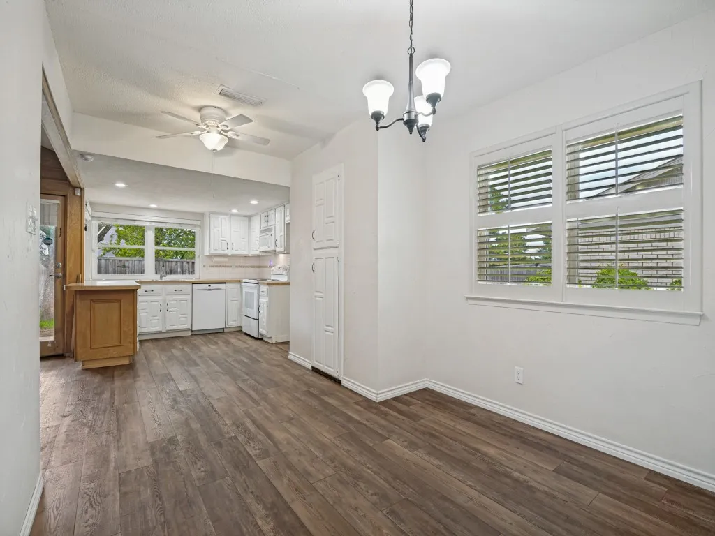 Single Family Residence For Sale in Dallas County , 4504 Palos Verdes Drive, Mesquite, Texas 75150, 4 Bedroom, 2 Bathroom, 2 Garage spaces, 1,897 Sqft, built in 1974, mls#21295216, Real Estate Agent in Mesquite, Homes For Sale in Dallas county, Homes For Sale in Mesquite, Realtor in Mesquite Texas, Real Estate Brokerage Independent Realty Texas, Luminita Cordes Realtor