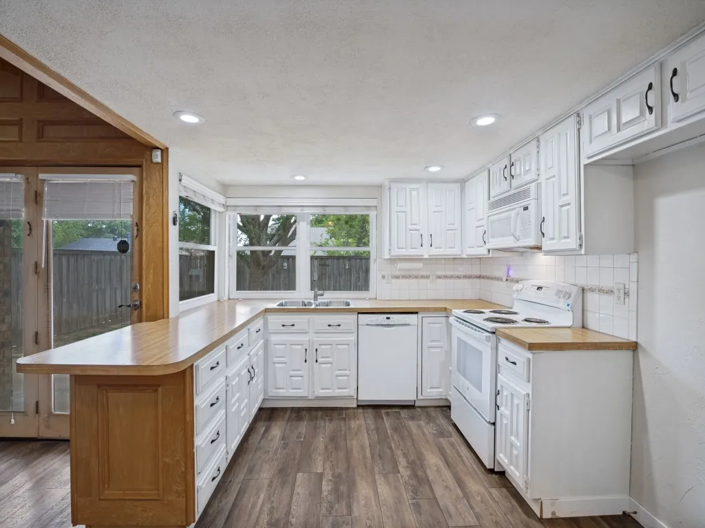 Single Family Residence For Sale in Dallas County , 4504 Palos Verdes Drive, Mesquite, Texas 75150, 4 Bedroom, 2 Bathroom, 2 Garage spaces, 1,897 Sqft, built in 1974, mls#21295216, Real Estate Agent in Mesquite, Homes For Sale in Dallas county, Homes For Sale in Mesquite, Realtor in Mesquite Texas, Real Estate Brokerage Independent Realty Texas, Luminita Cordes Realtor