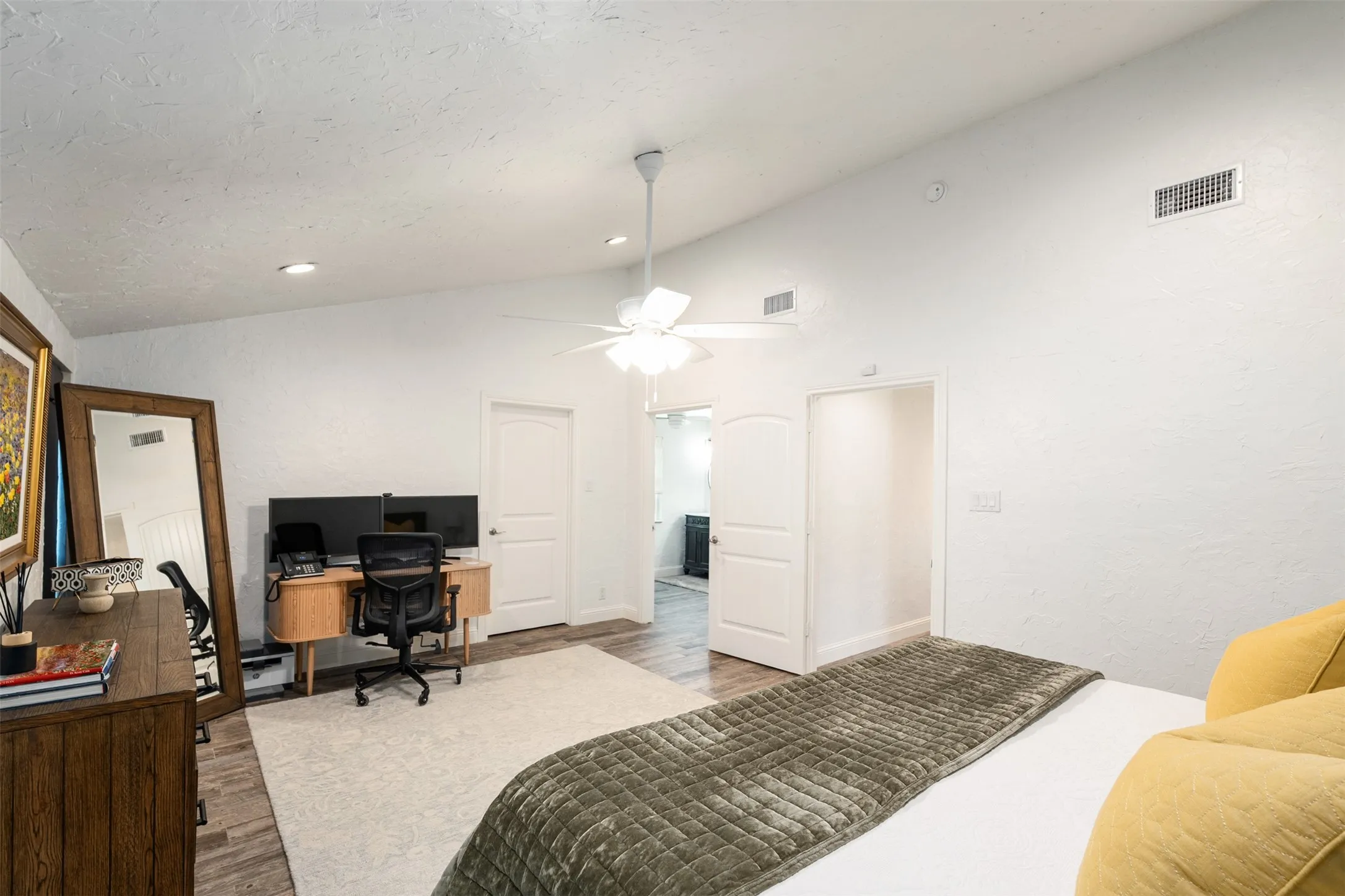 Single Family Residence For Sale in Henderson County , 1616 Mona Court, Tool, Texas 75143, 4 Bedroom, 4 Bathroom, 2 Garage spaces, 3,235 Sqft, built in 1972, mls#21298881, Real Estate Agent in Tool, Homes For Sale in Henderson county, Homes For Sale in Tool, Realtor in Tool Texas, Real Estate Brokerage Independent Realty Texas, Luminita Cordes Realtor