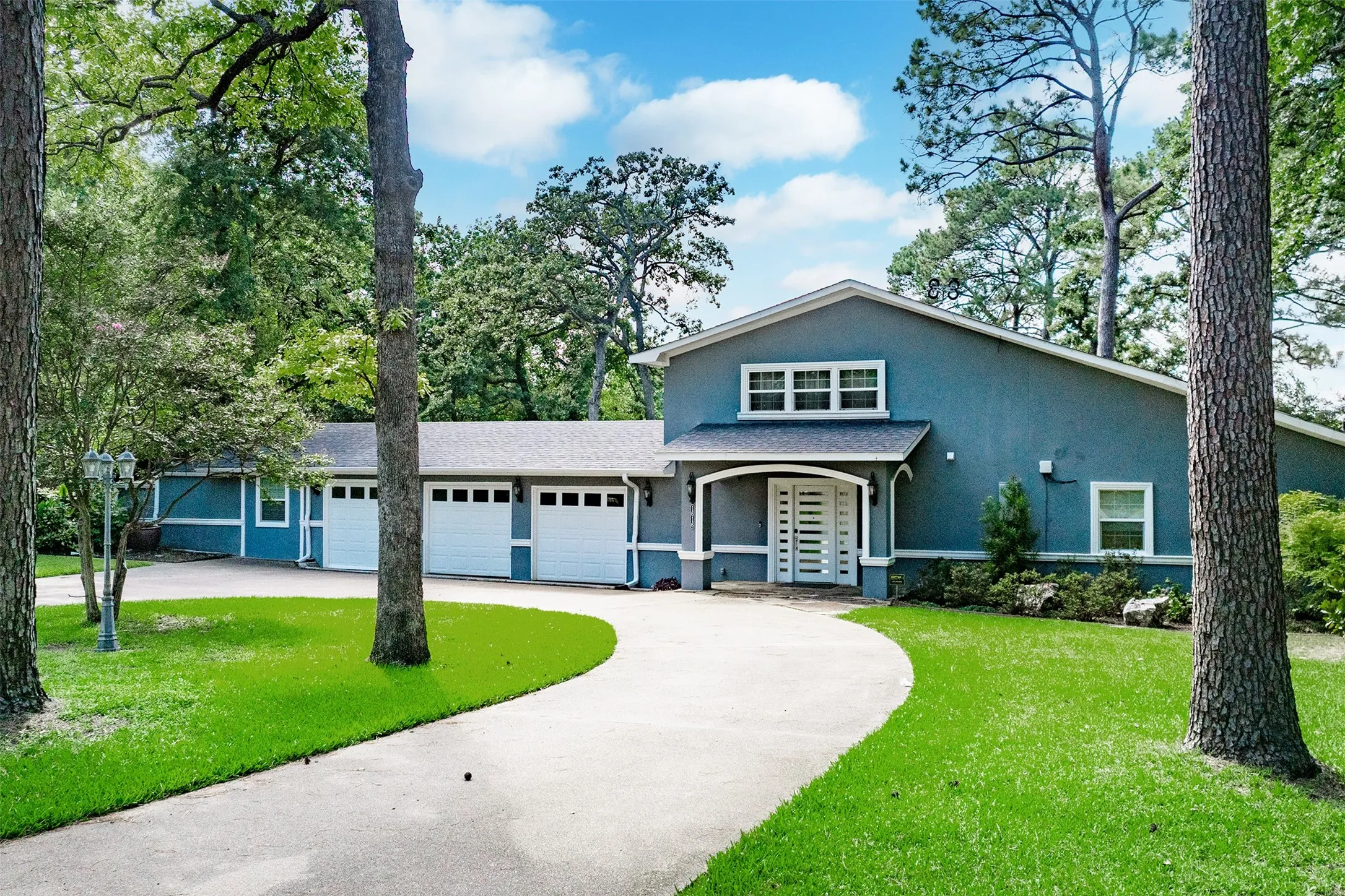 Single Family Residence For Sale in Henderson County , 1616 Mona Court, Tool, Texas 75143, 4 Bedroom, 4 Bathroom, 2 Garage spaces, 3,235 Sqft, built in 1972, mls#21298881, Real Estate Agent in Tool, Homes For Sale in Henderson county, Homes For Sale in Tool, Realtor in Tool Texas, Real Estate Brokerage Independent Realty Texas, Luminita Cordes Realtor