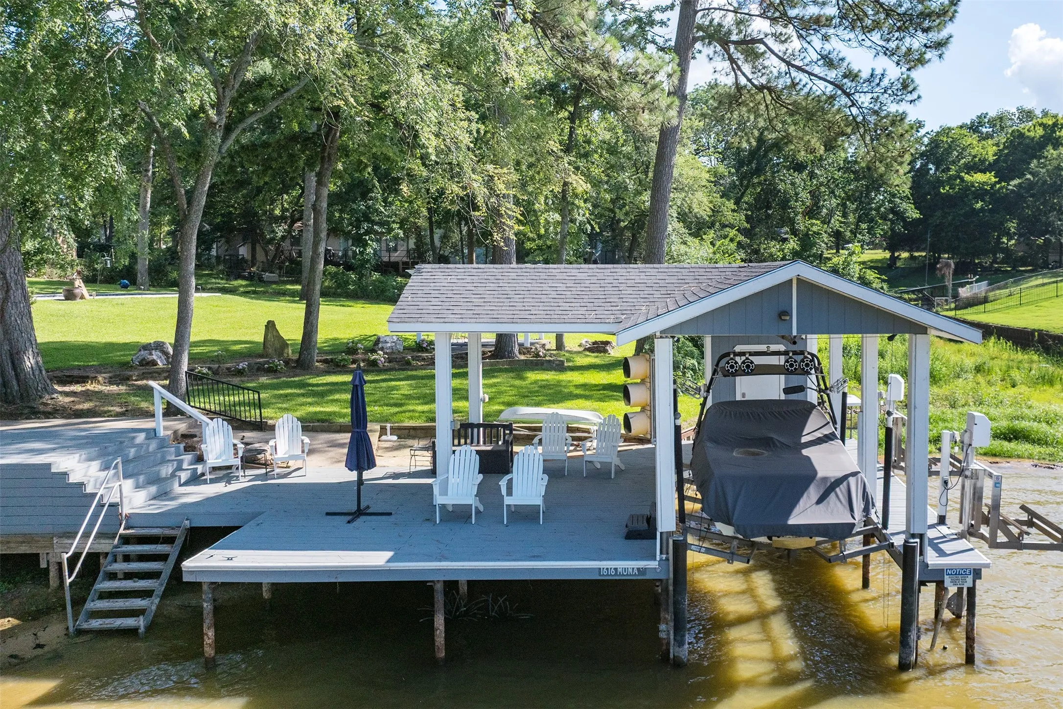 Single Family Residence For Sale in Henderson County , 1616 Mona Court, Tool, Texas 75143, 4 Bedroom, 4 Bathroom, 2 Garage spaces, 3,235 Sqft, built in 1972, mls#21298881, Real Estate Agent in Tool, Homes For Sale in Henderson county, Homes For Sale in Tool, Realtor in Tool Texas, Real Estate Brokerage Independent Realty Texas, Luminita Cordes Realtor