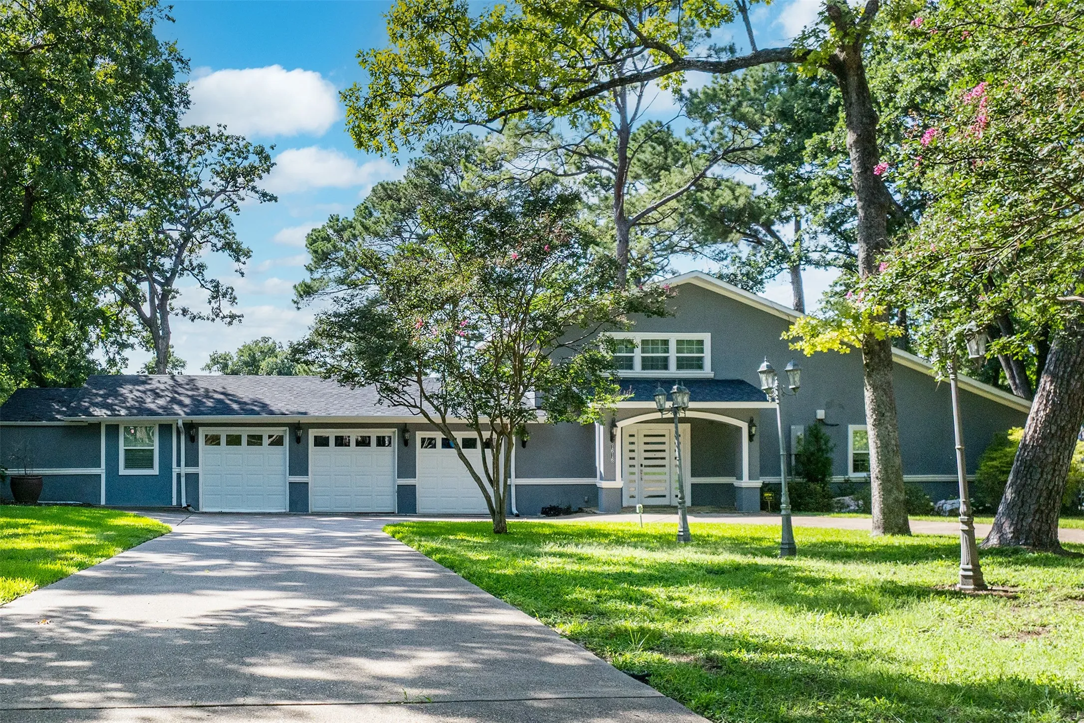Single Family Residence For Sale in Henderson County , 1616 Mona Court, Tool, Texas 75143, 4 Bedroom, 4 Bathroom, 2 Garage spaces, 3,235 Sqft, built in 1972, mls#21298881, Real Estate Agent in Tool, Homes For Sale in Henderson county, Homes For Sale in Tool, Realtor in Tool Texas, Real Estate Brokerage Independent Realty Texas, Luminita Cordes Realtor