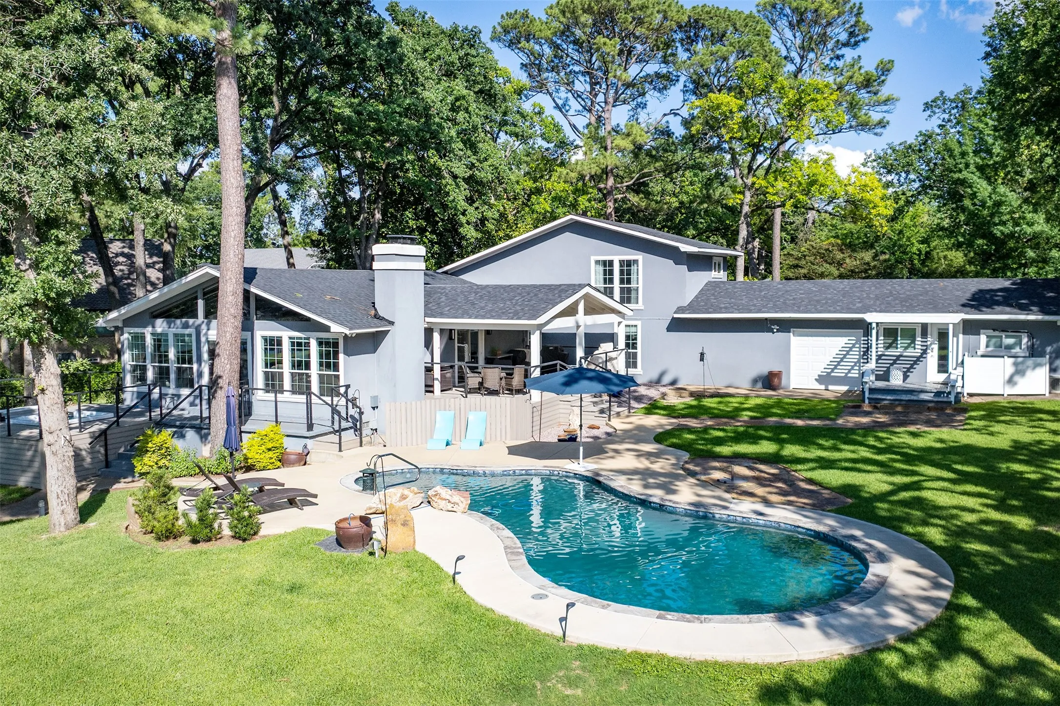 Single Family Residence For Sale in Henderson County , 1616 Mona Court, Tool, Texas 75143, 4 Bedroom, 4 Bathroom, 2 Garage spaces, 3,235 Sqft, built in 1972, mls#21298881, Real Estate Agent in Tool, Homes For Sale in Henderson county, Homes For Sale in Tool, Realtor in Tool Texas, Real Estate Brokerage Independent Realty Texas, Luminita Cordes Realtor