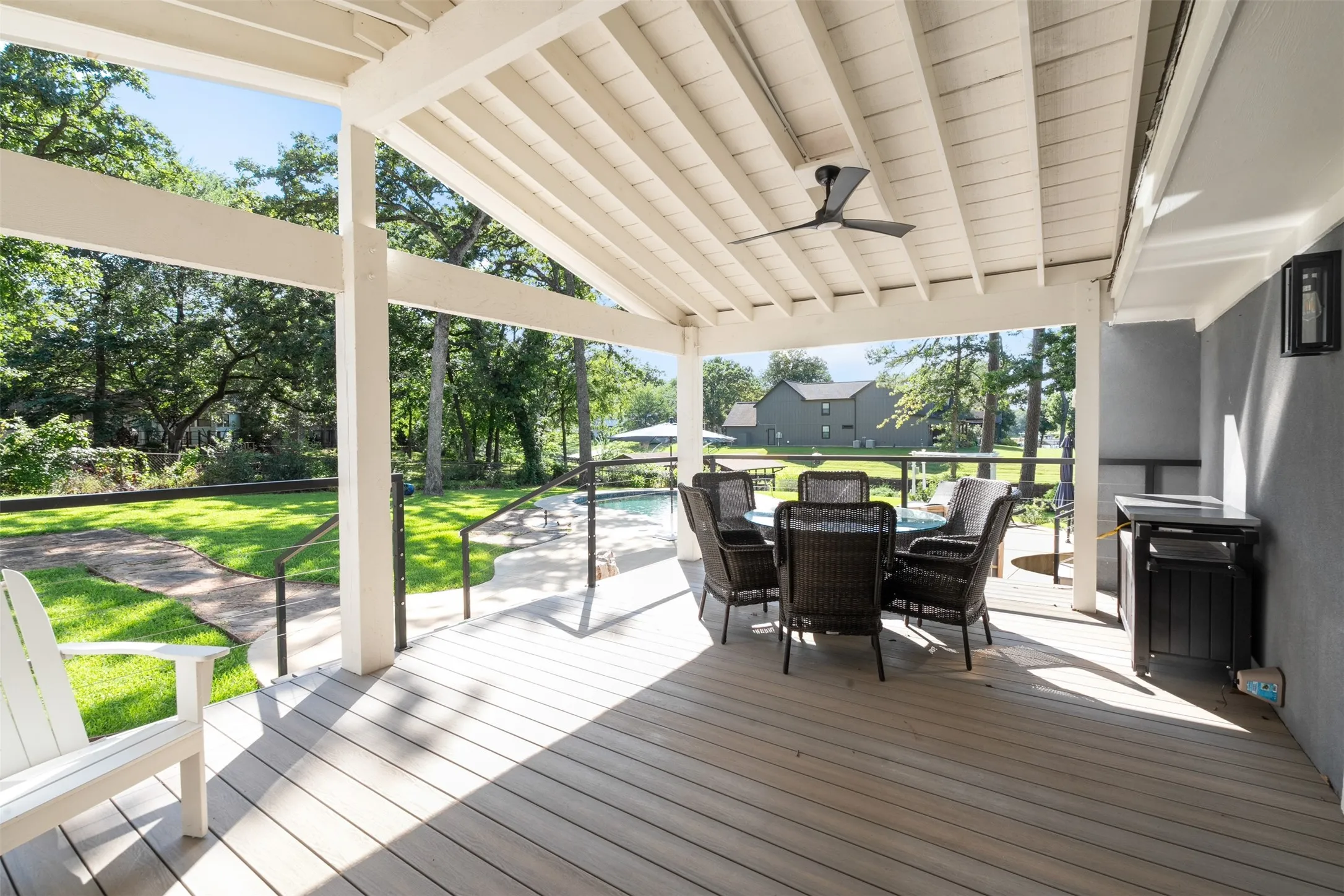 Single Family Residence For Sale in Henderson County , 1616 Mona Court, Tool, Texas 75143, 4 Bedroom, 4 Bathroom, 2 Garage spaces, 3,235 Sqft, built in 1972, mls#21298881, Real Estate Agent in Tool, Homes For Sale in Henderson county, Homes For Sale in Tool, Realtor in Tool Texas, Real Estate Brokerage Independent Realty Texas, Luminita Cordes Realtor