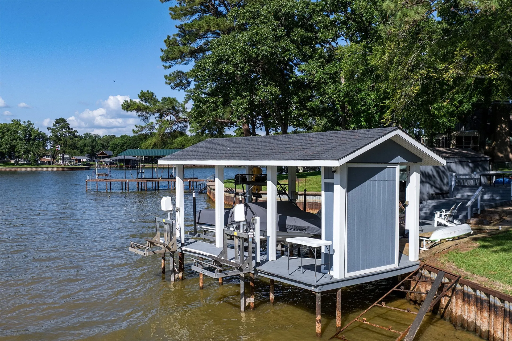 Single Family Residence For Sale in Henderson County , 1616 Mona Court, Tool, Texas 75143, 4 Bedroom, 4 Bathroom, 2 Garage spaces, 3,235 Sqft, built in 1972, mls#21298881, Real Estate Agent in Tool, Homes For Sale in Henderson county, Homes For Sale in Tool, Realtor in Tool Texas, Real Estate Brokerage Independent Realty Texas, Luminita Cordes Realtor