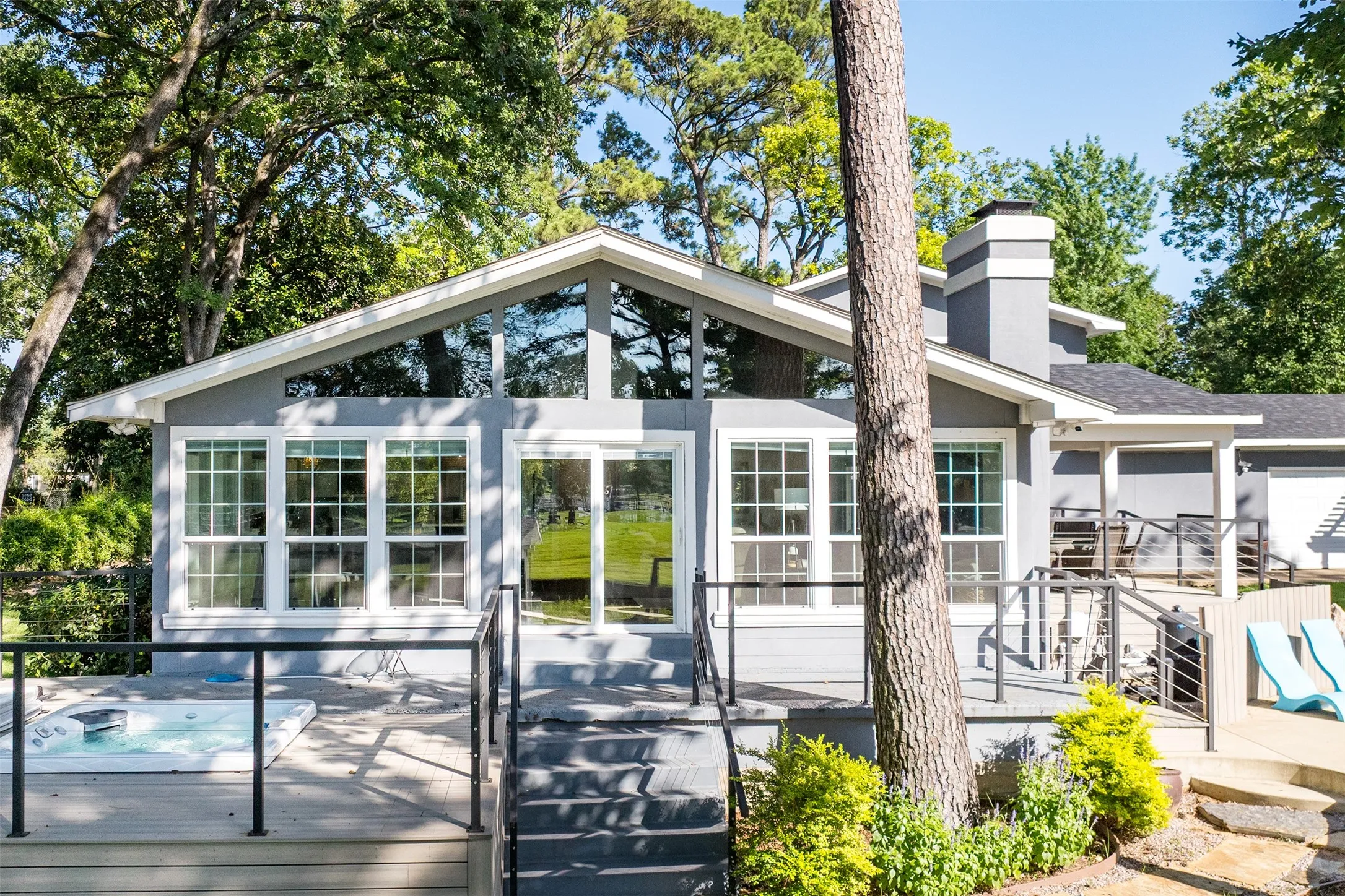Single Family Residence For Sale in Henderson County , 1616 Mona Court, Tool, Texas 75143, 4 Bedroom, 4 Bathroom, 2 Garage spaces, 3,235 Sqft, built in 1972, mls#21298881, Real Estate Agent in Tool, Homes For Sale in Henderson county, Homes For Sale in Tool, Realtor in Tool Texas, Real Estate Brokerage Independent Realty Texas, Luminita Cordes Realtor